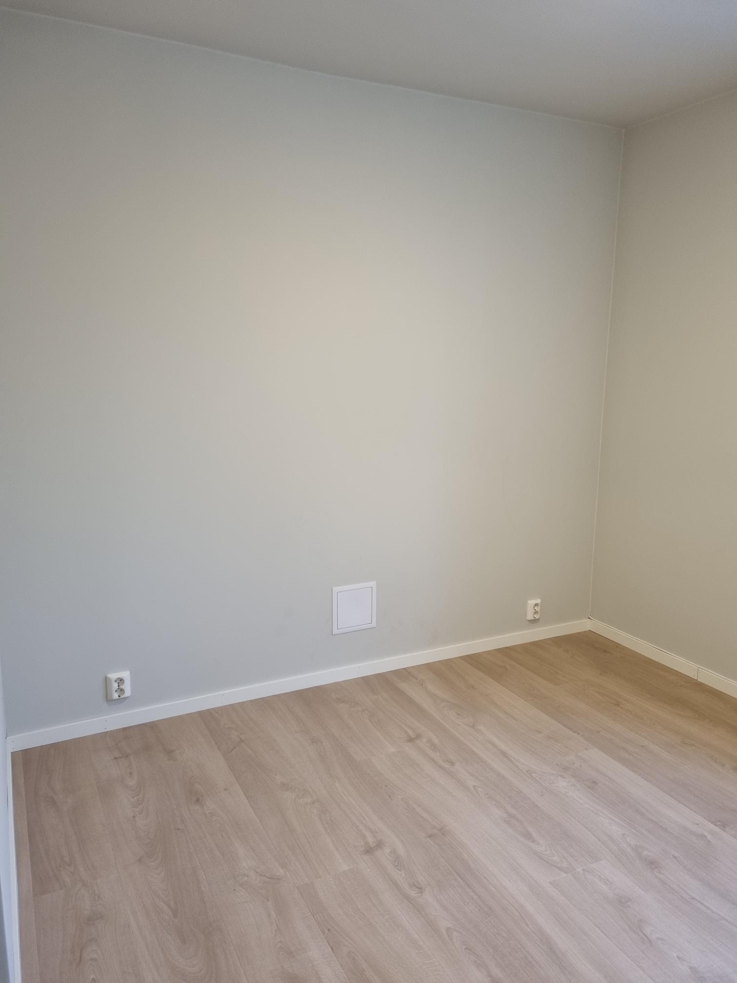 Hovedsoverom med god plass til dobbeltseng og garderobe Galleribilde