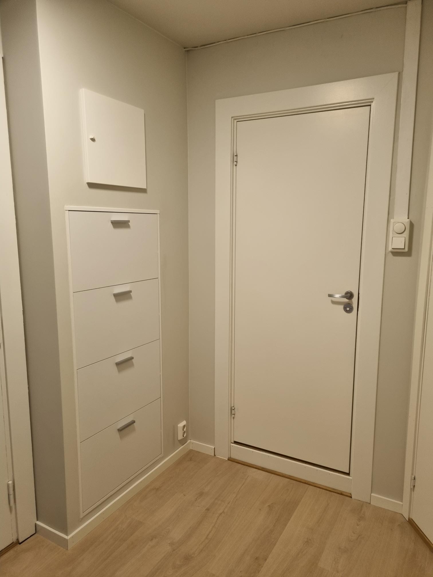 Integrert skoskap og nytt sikringsskap Galleribilde