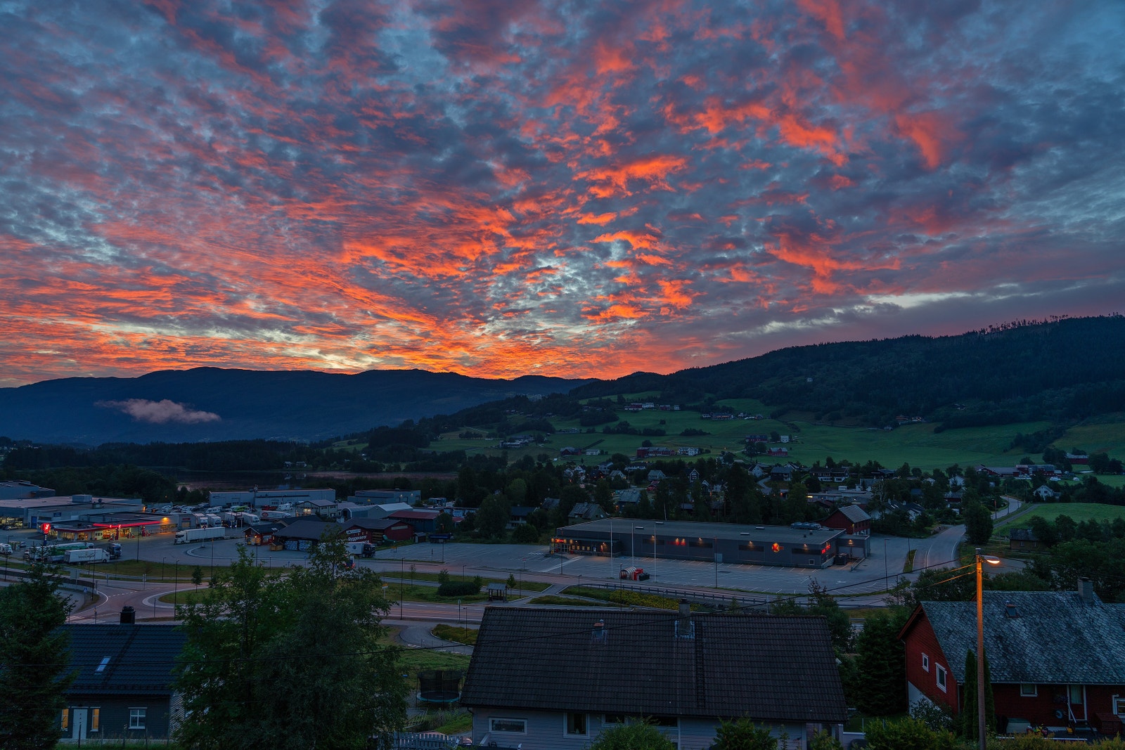 Næringsområde, butikker på Skulestadmo. Galleribilde