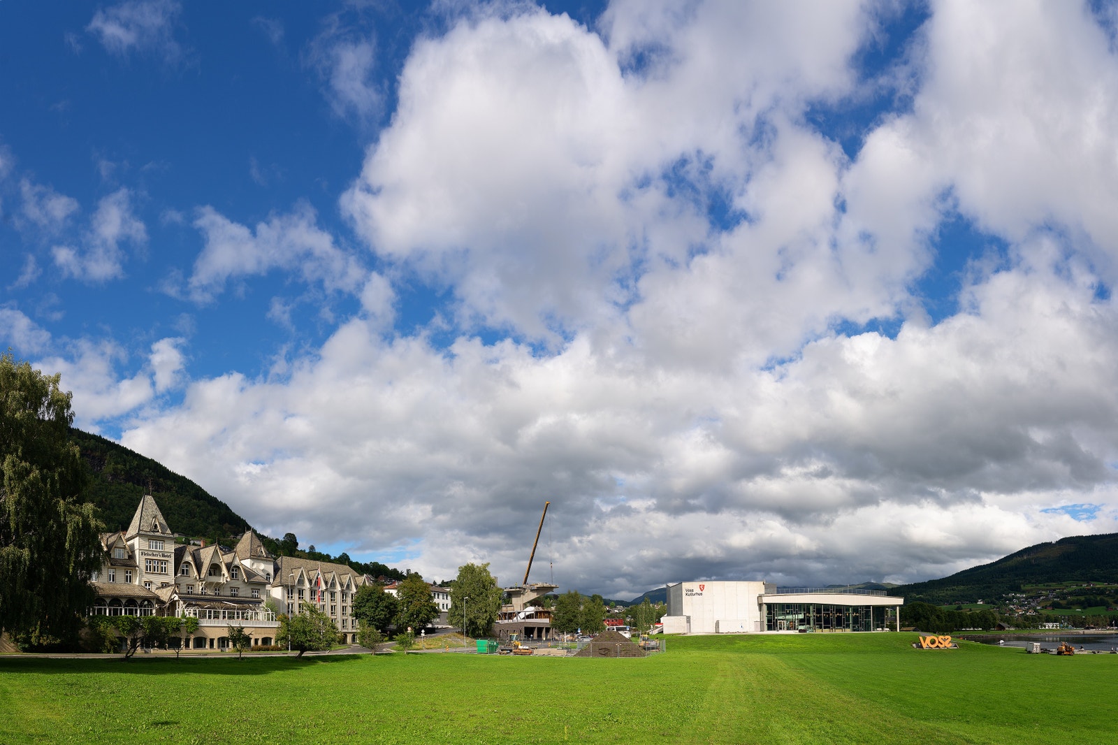 Voss sentrum, Fleischer's, Voss kulturhus. Galleribilde