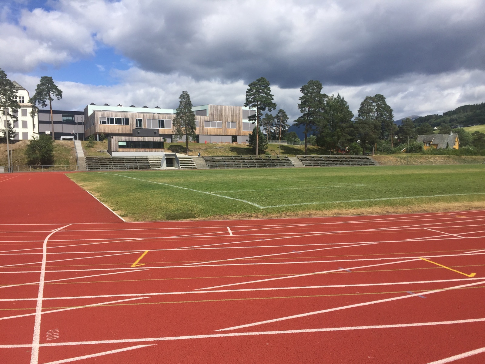 Idrettsanlegg på Prestegardsmoen, Nyrefeltet bak skogen. Galleribilde