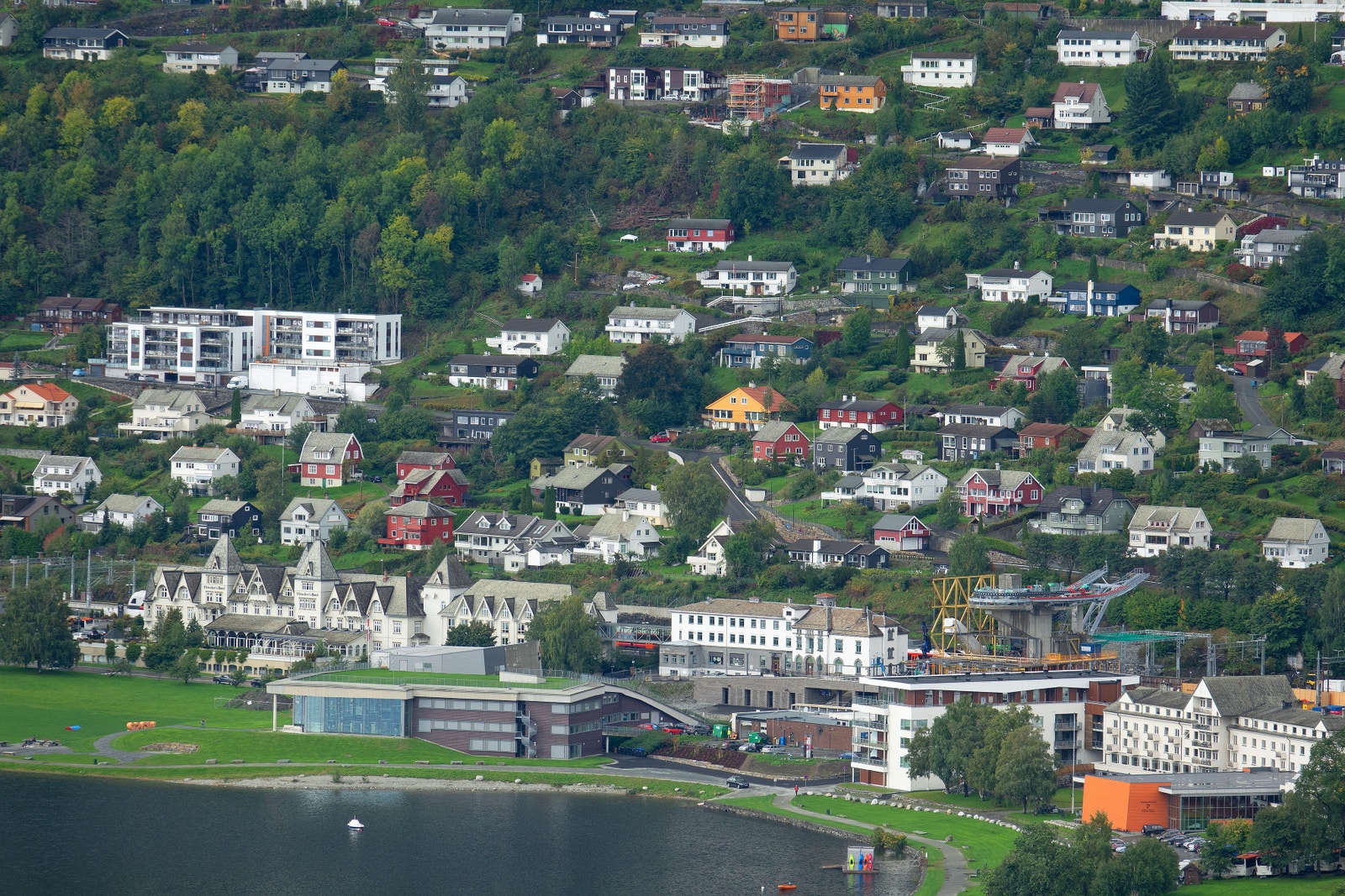 Voss sentrum, Fleischer's, Park hotel, Voss Gondol under bygging m.m. Galleribilde