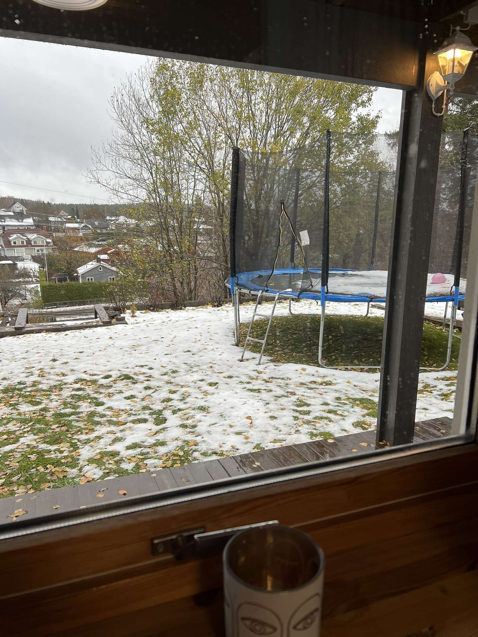 Uteområde som kan brukes av utleier,utsikt fra kjøkken. Galleribilde