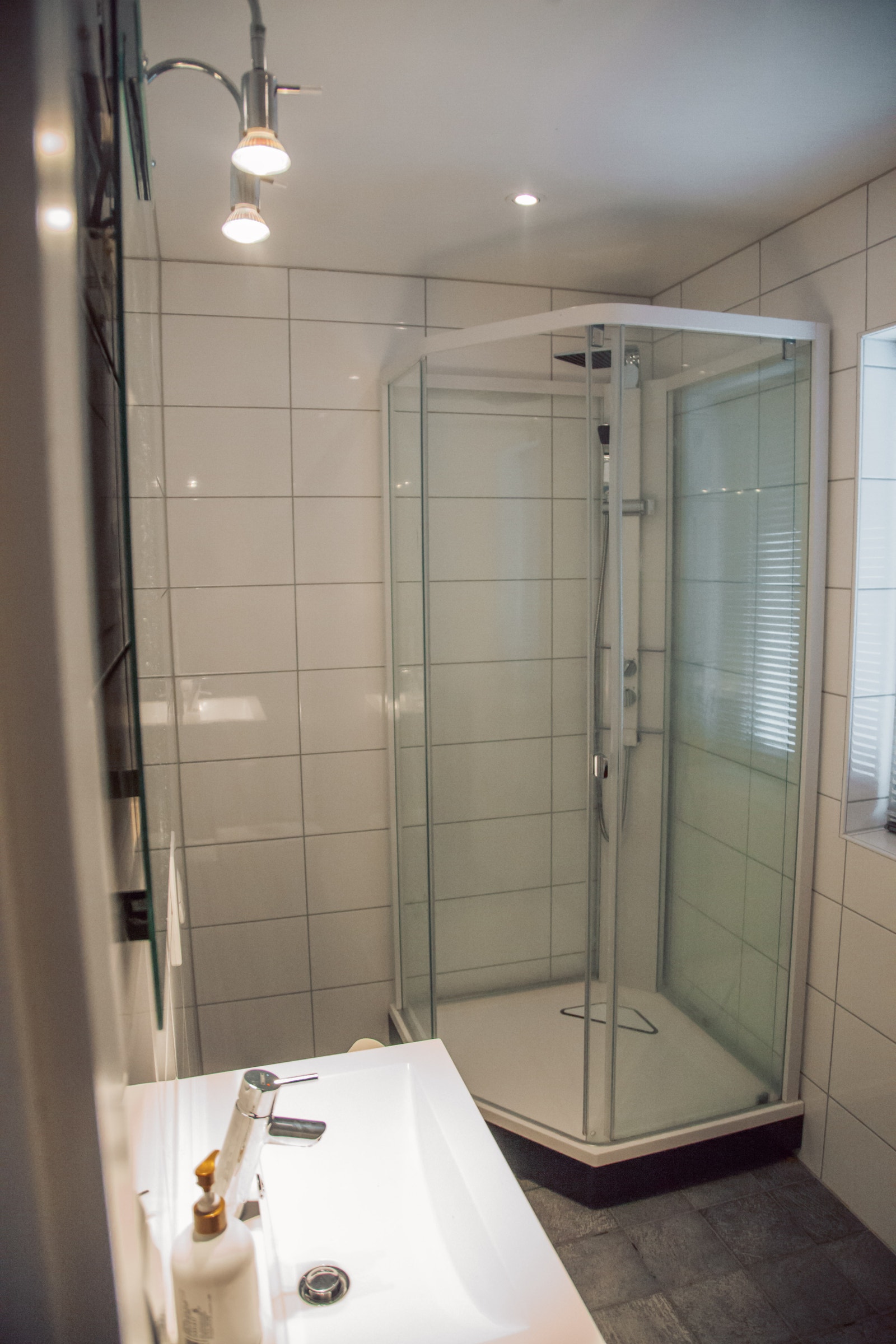 Bad 2 etg: Dusjkabinett Porsgrund Galleribilde