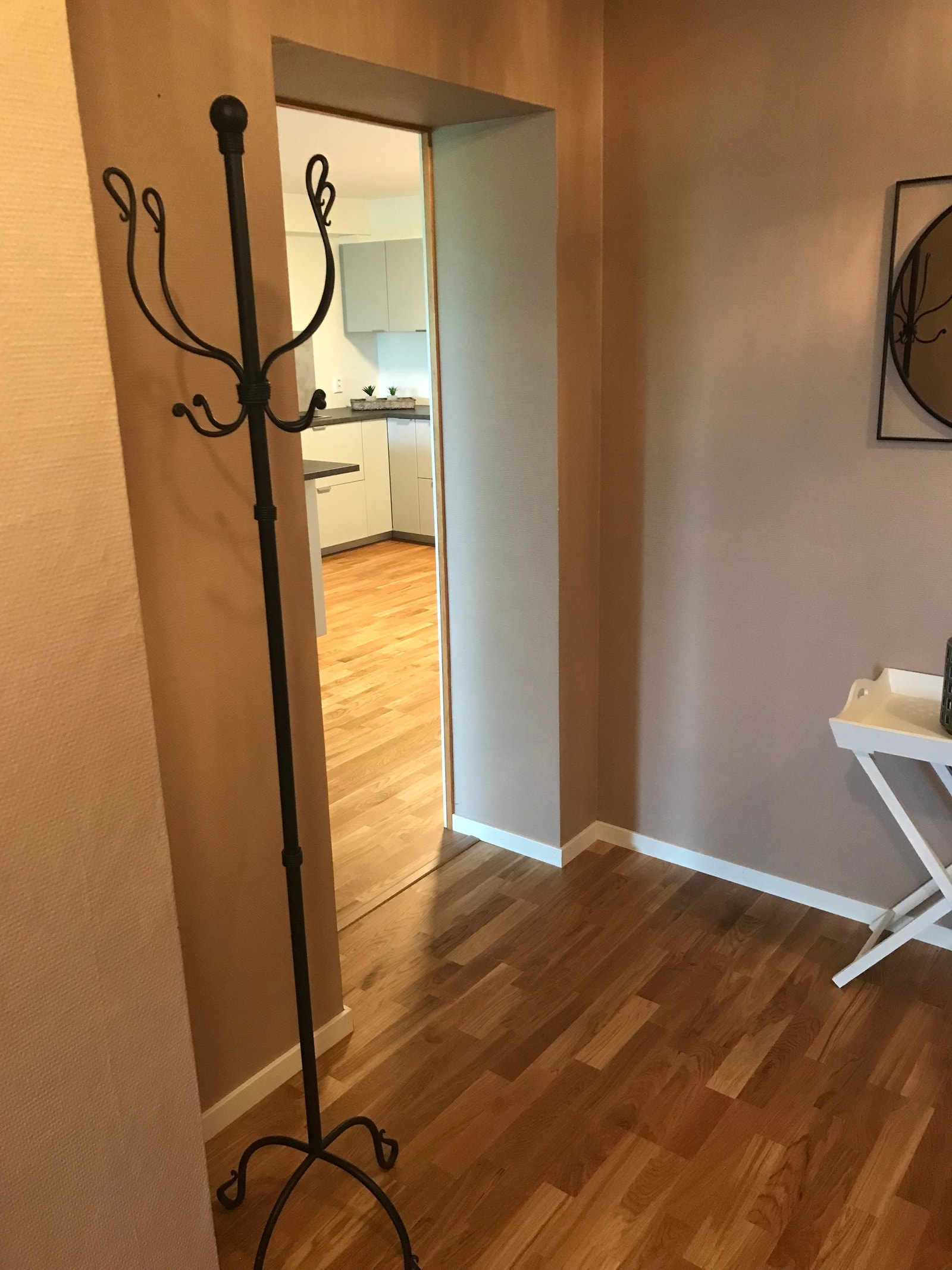 Mellomgang - inn til kjøkken/stue Galleribilde