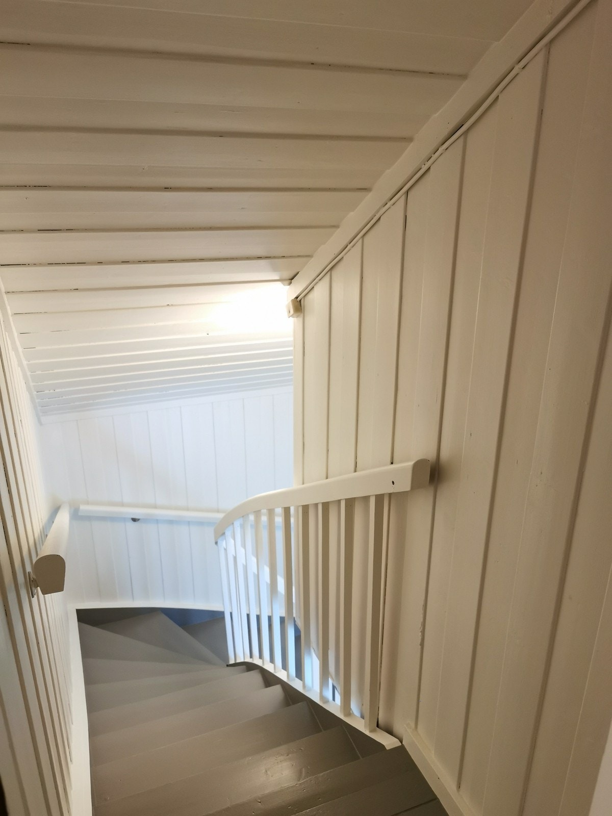 Trapp opp til loft og lagringsplass Galleribilde