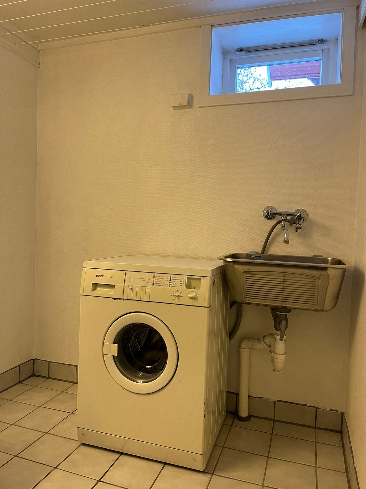 Vaskemaskin og -kum Galleribilde