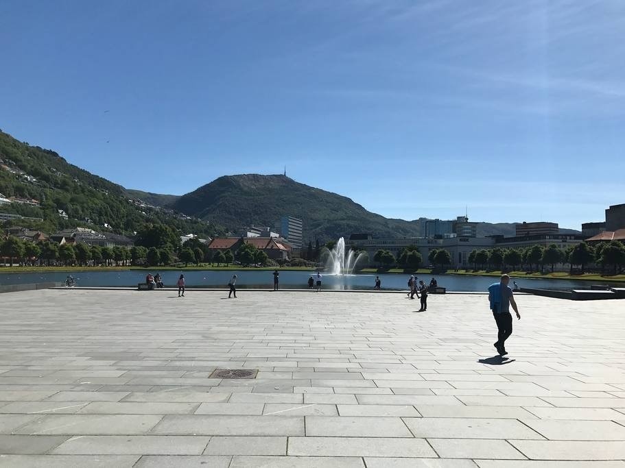 25 min å gå til festplassen midt i sentrum Galleribilde
