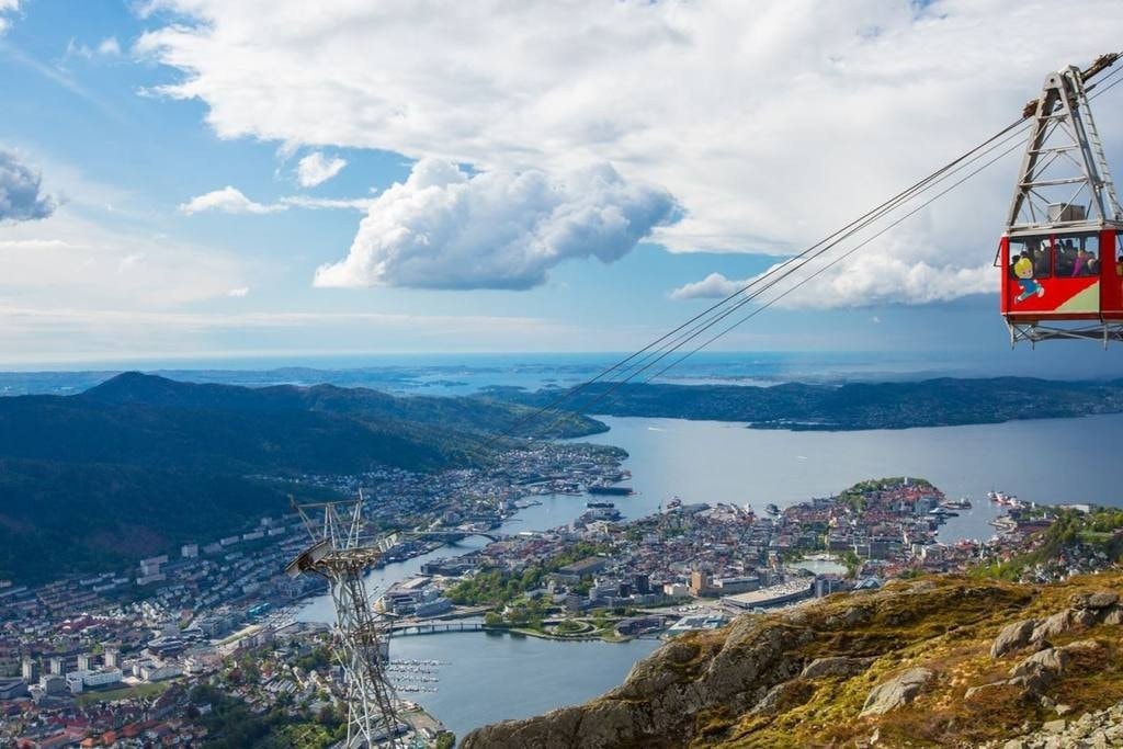 Flotte turmuligheter rett ved huset (Løvstakken). Å gå til Ulriken tar ca 40 min. Galleribilde
