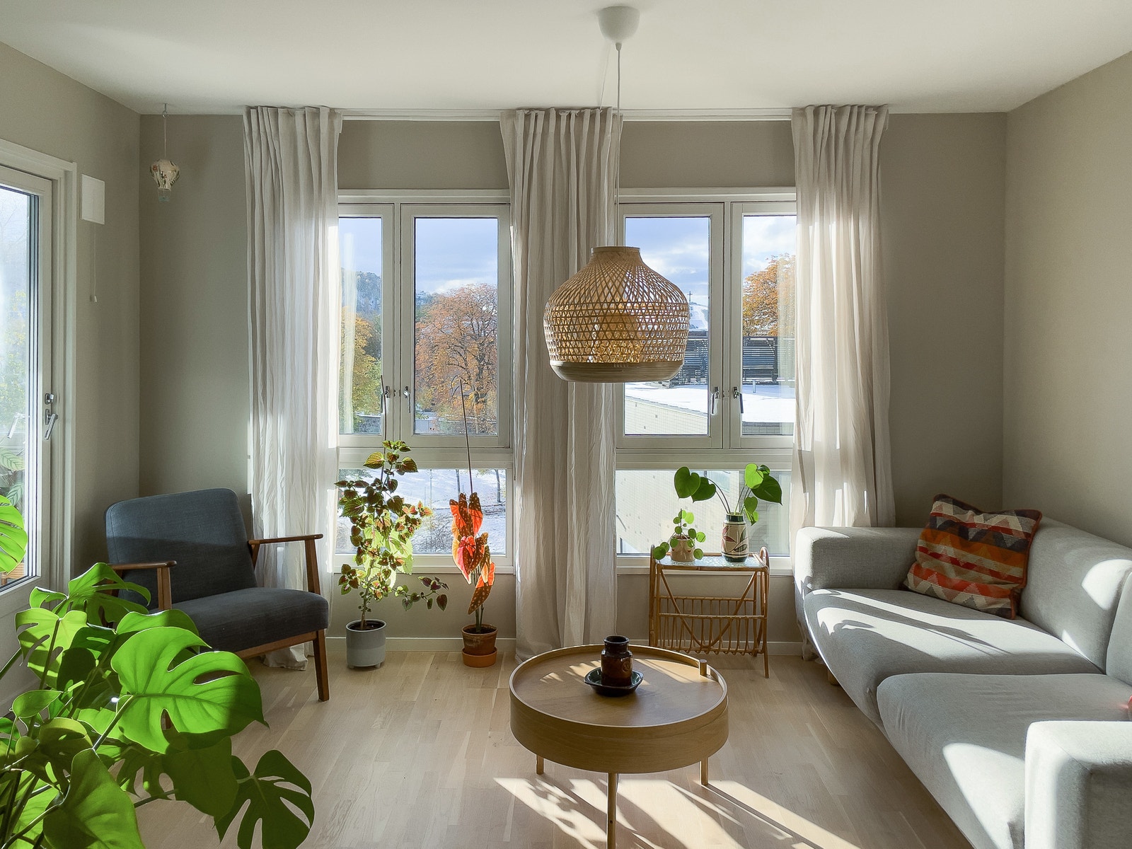 Velkommen til en innbydende 2-roms, beliggende høyt og fritt i 5. etasje. Galleribilde