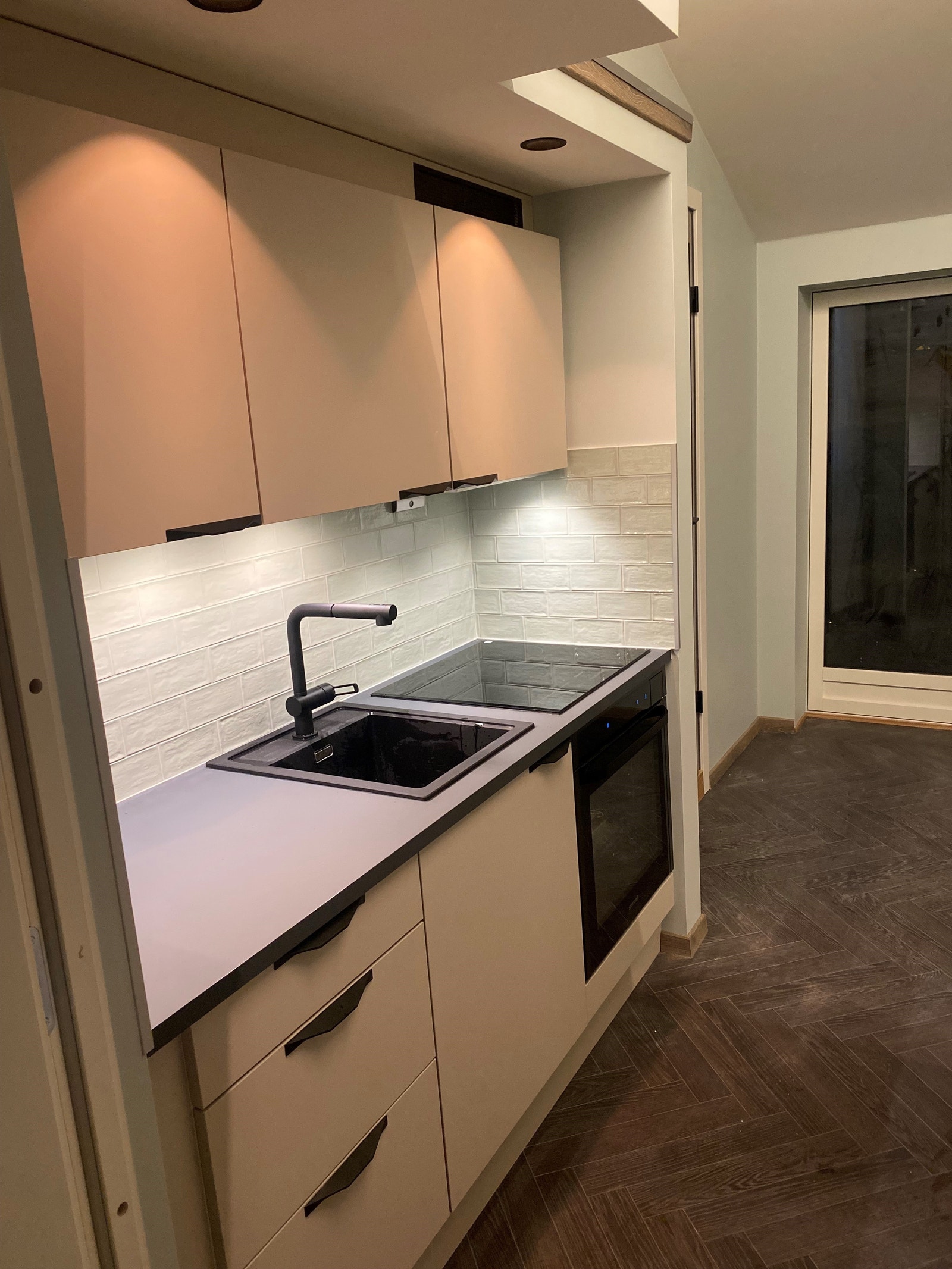 Kjøkken med Miele stekeovn Galleribilde