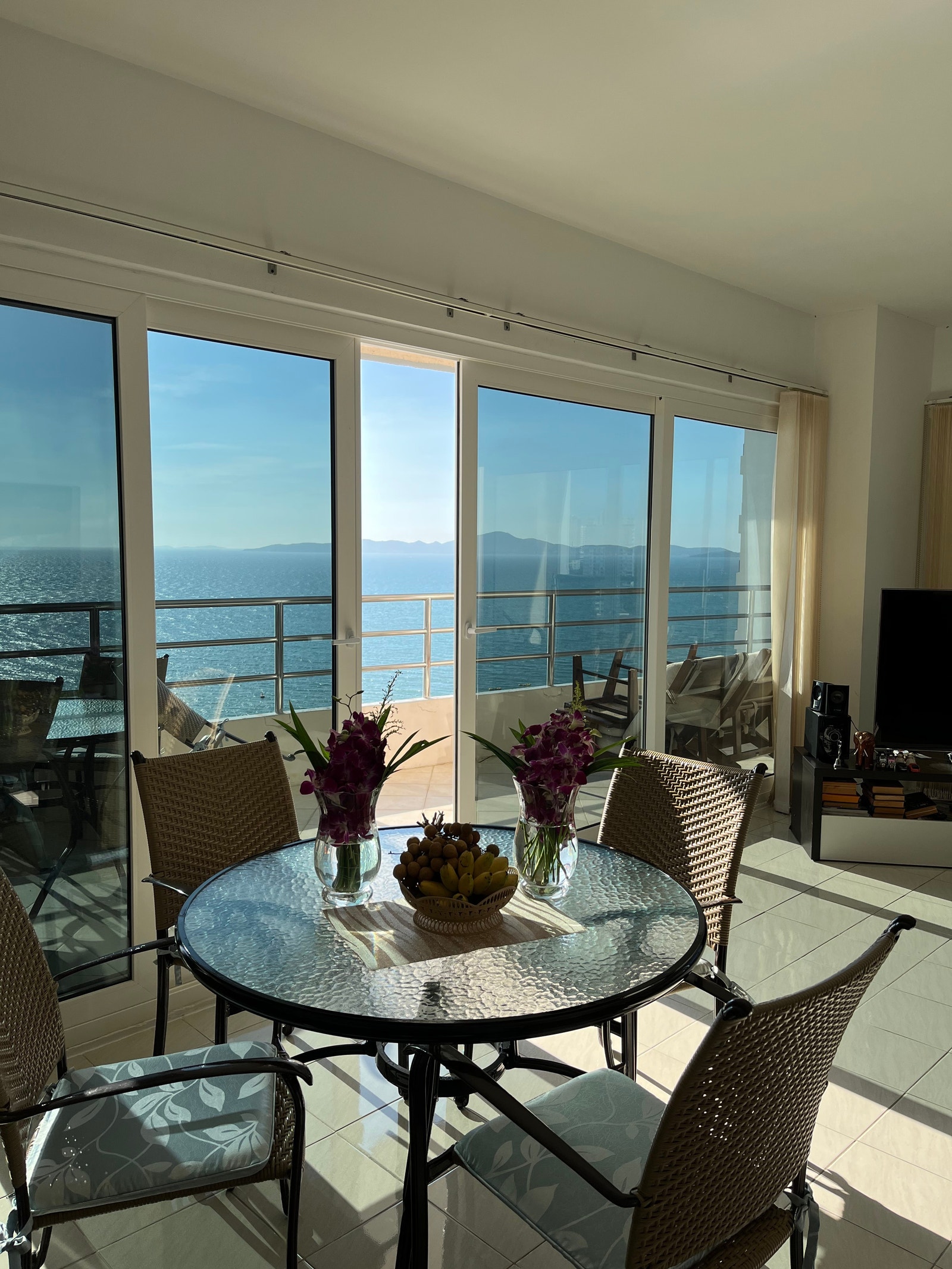 Fra stue mot veranda stor leilighet Galleribilde