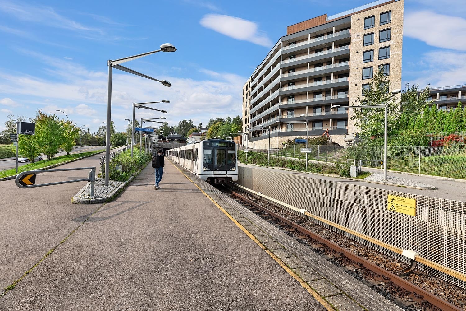 Fasade. Umiddelbar nærhet til t-bane. Galleribilde