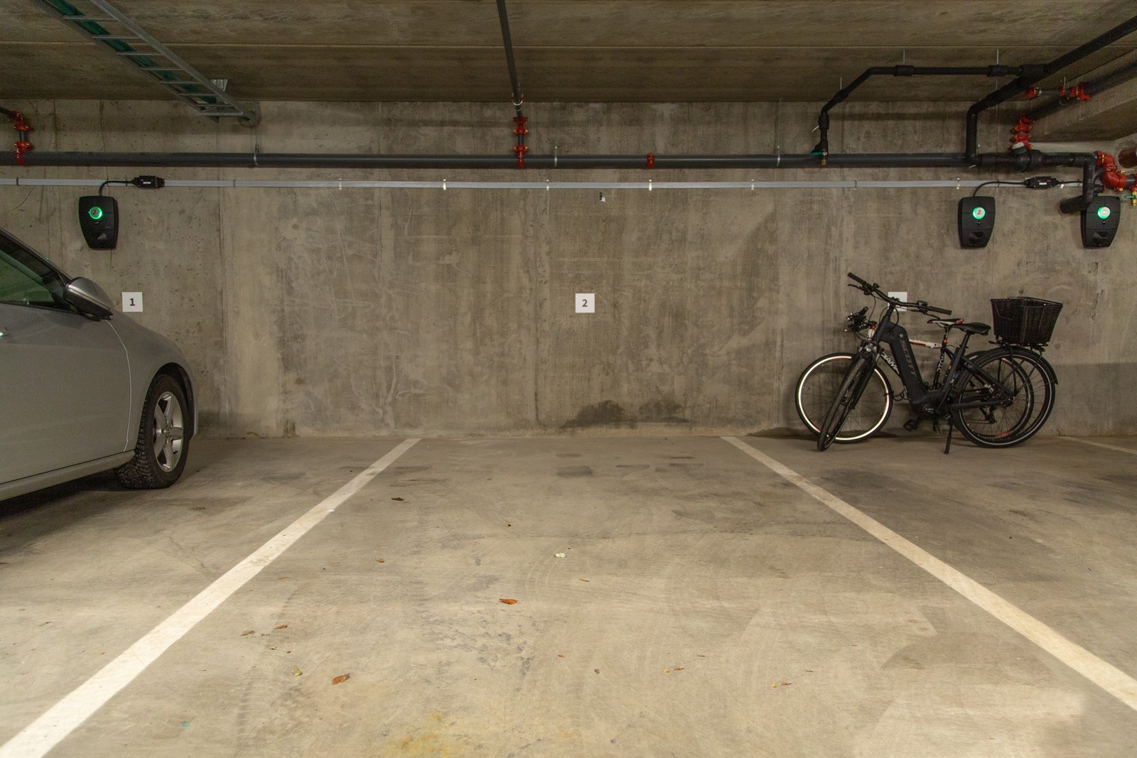 Det medfølger P-plass til boligen. Det er mulig å kjøpe en P-plass ekstra. Galleribilde