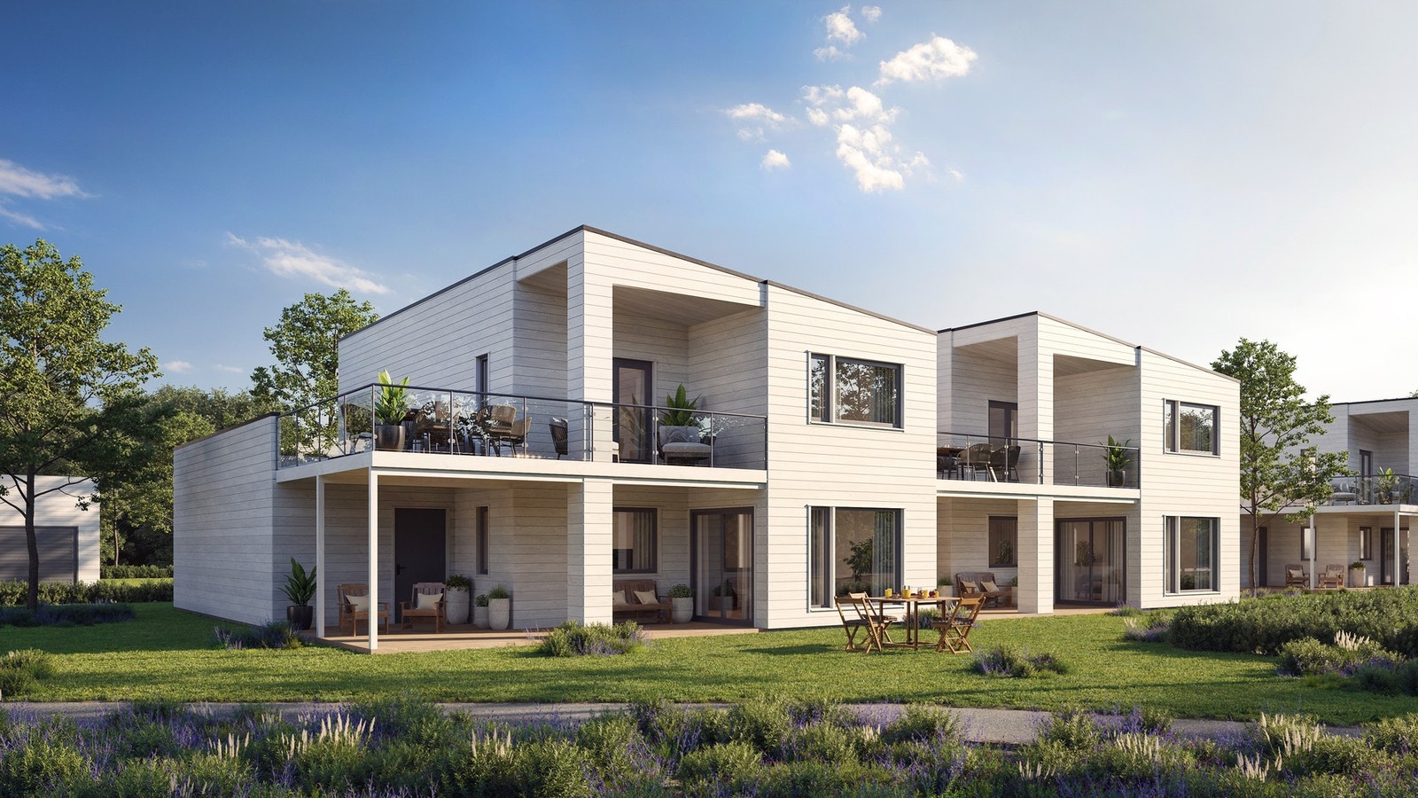 Øst siden av boligen - hage siden - terrasser både oppe og nede - åpen og overbygget. Galleribilde