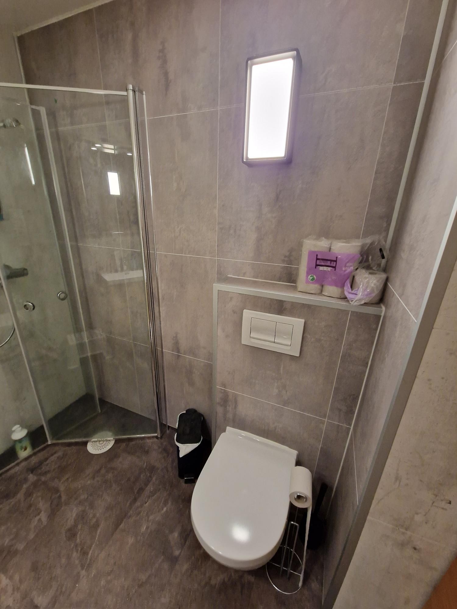 Toalett og dusj. Galleribilde