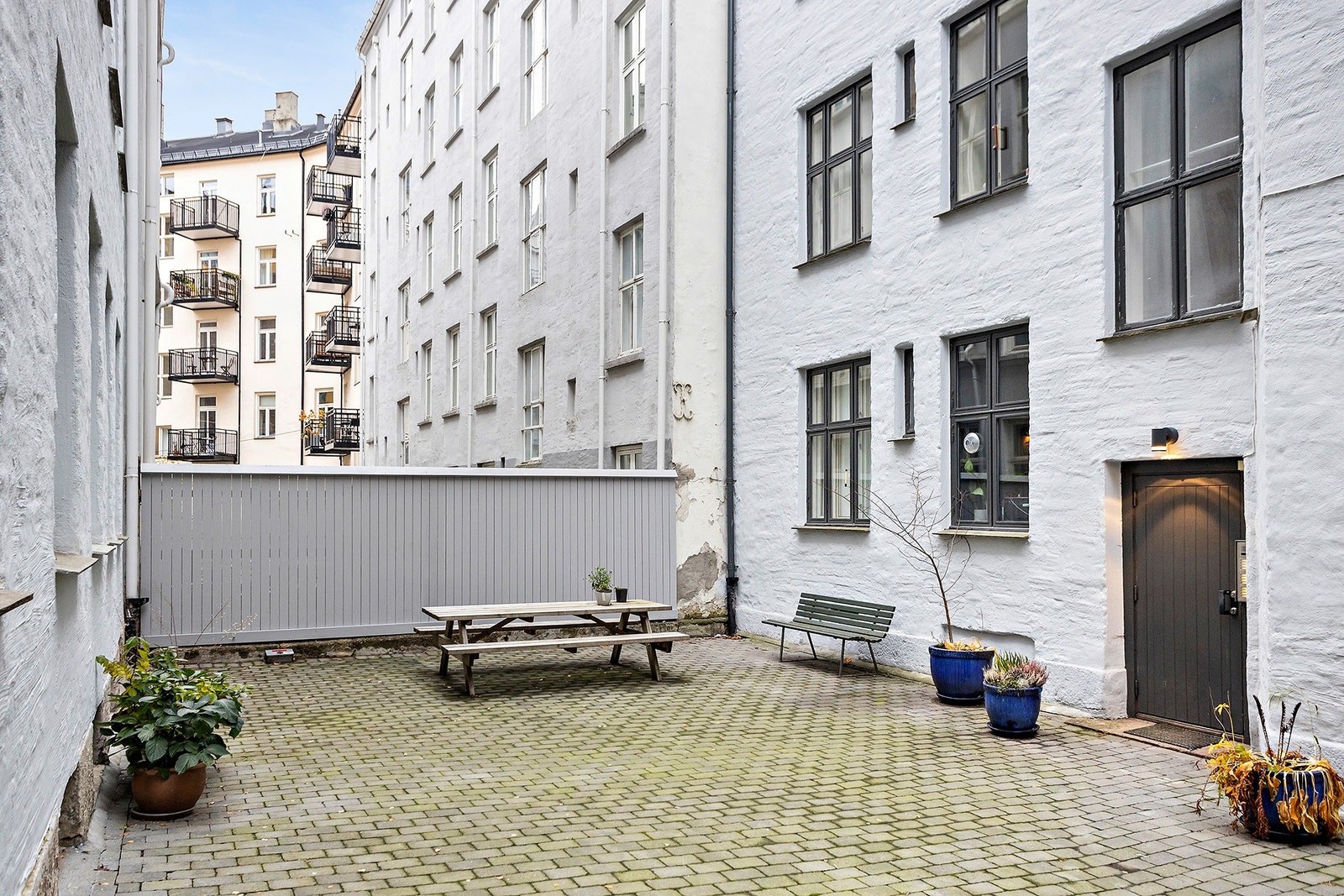 Bakgård Galleribilde