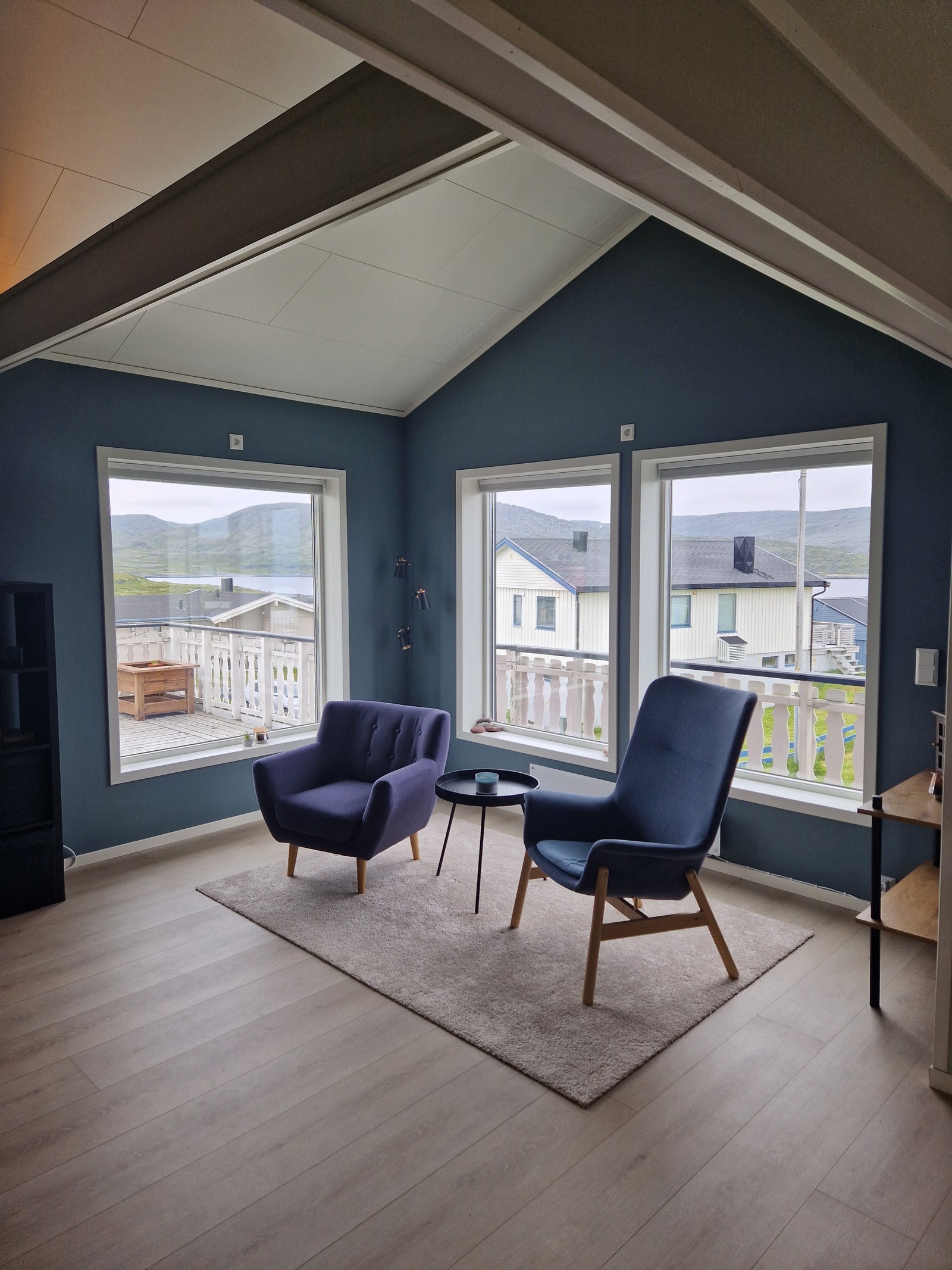 Utsikt fra stuen mot sør og vest. Galleribilde