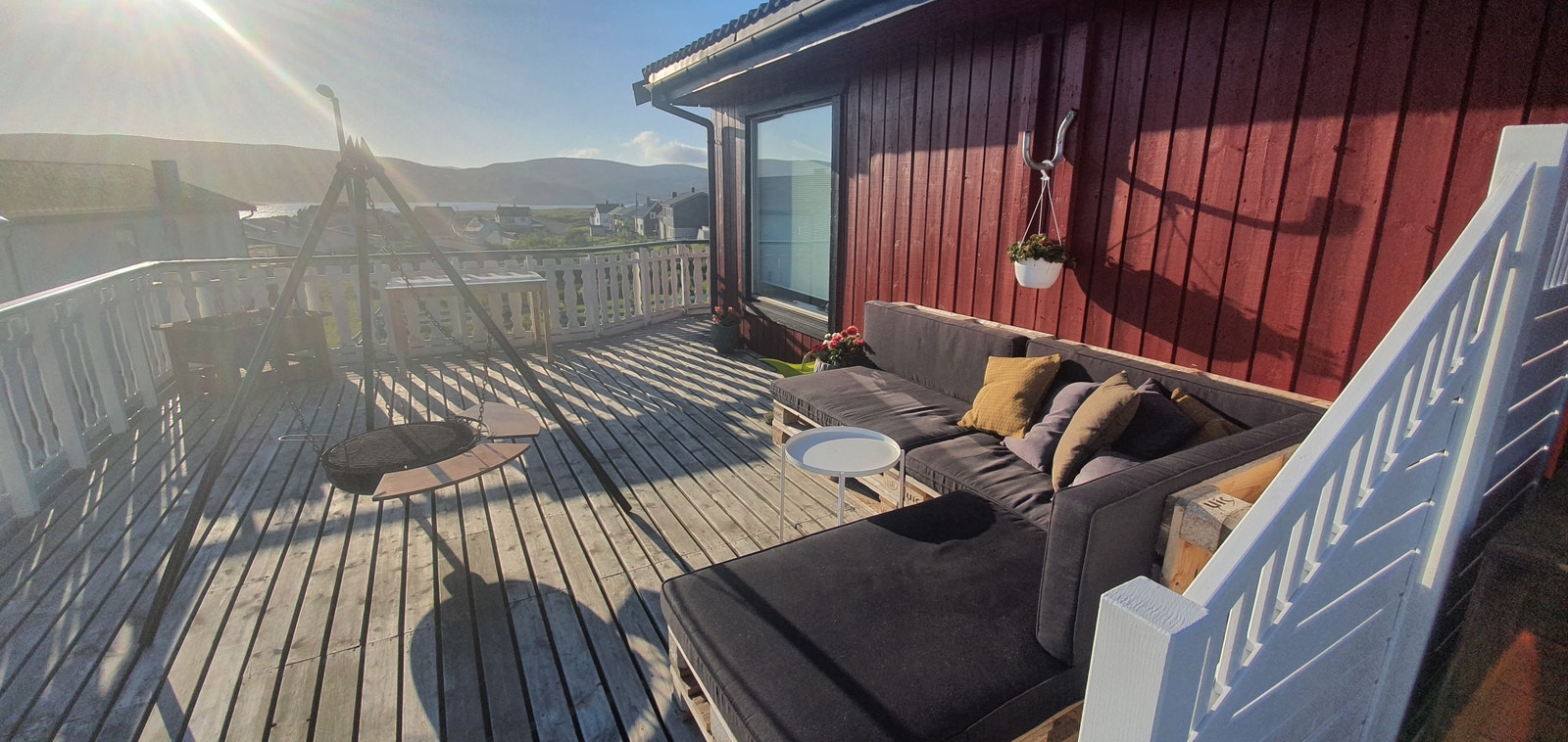 Fine uteområder vinter og sommer Galleribilde