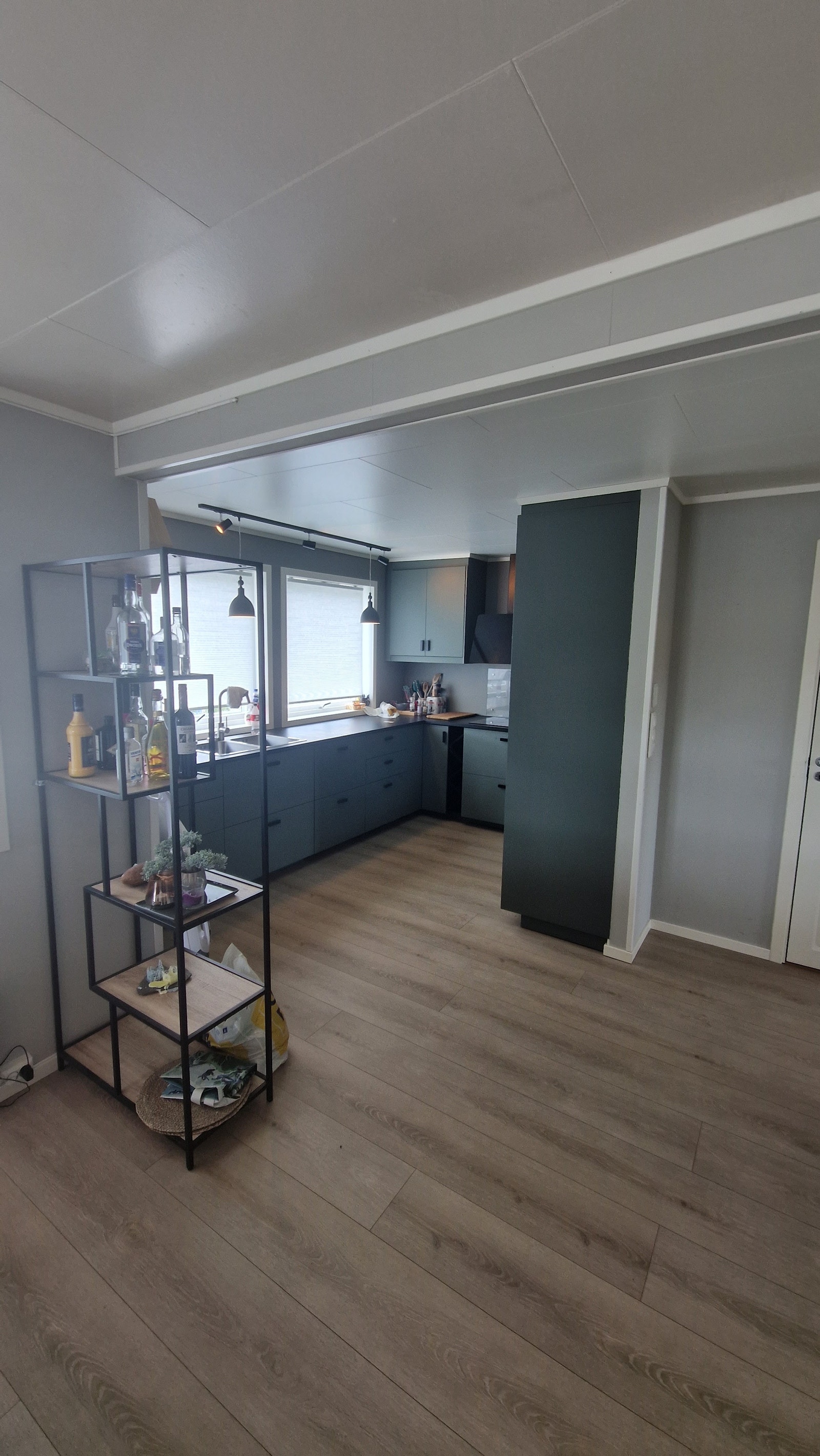 Åpen løsning mellom spisestue og kjøkken Galleribilde