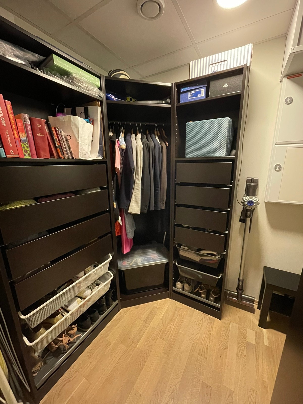 Walk-in/garderobe i tilknytning til soverom 1 Galleribilde