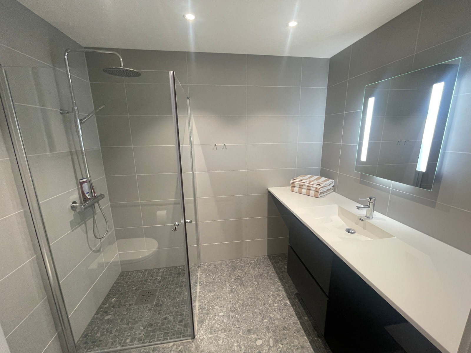 Flislagt bad. Galleribilde