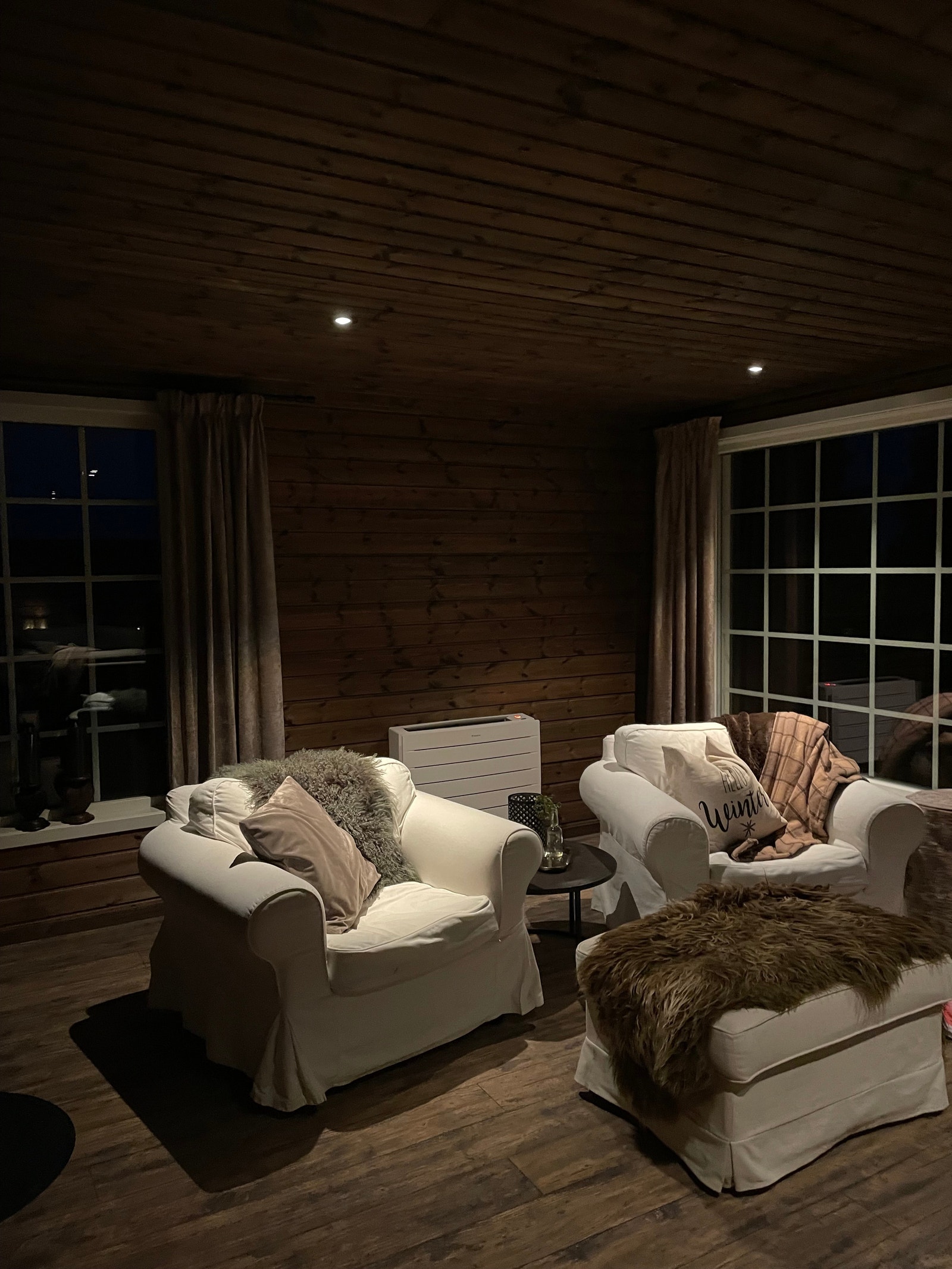 Sittegruppe ved peis Galleribilde