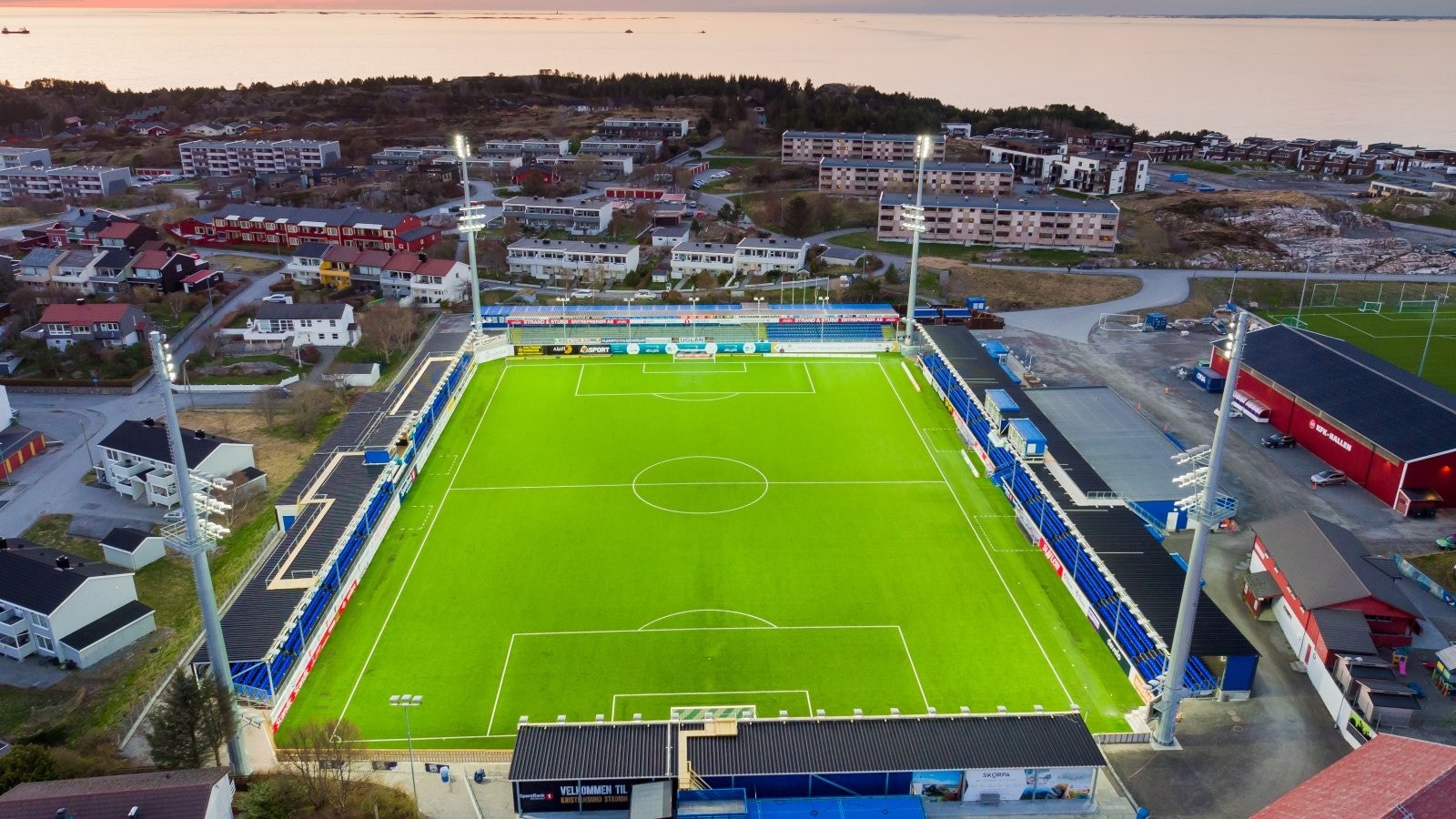 Nærområde - Kristiansund stadion like ved Galleribilde