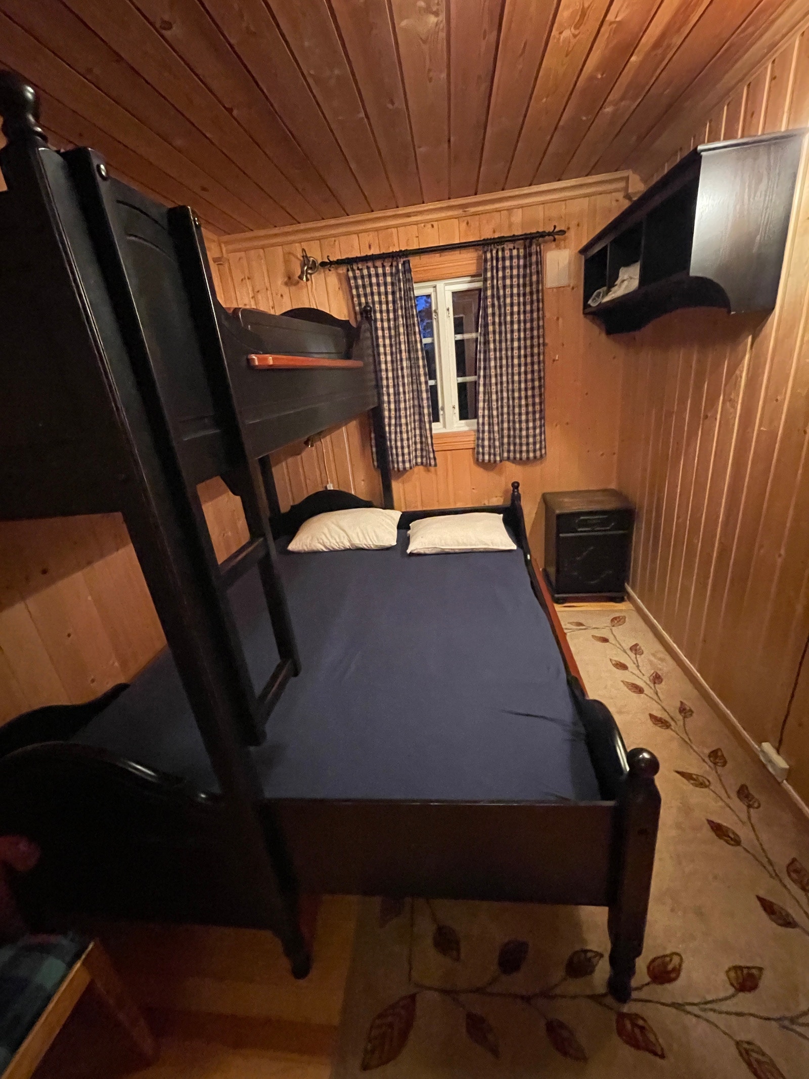 Soverom med familiekøye, 3 sengeplasser. Galleribilde