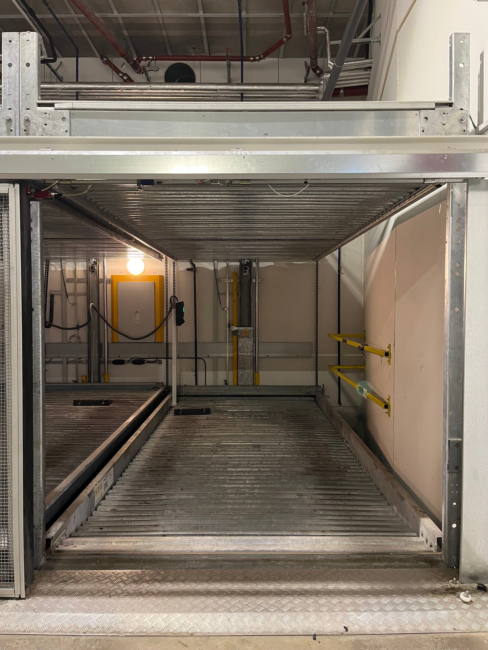 Plattform med elbillader Galleribilde