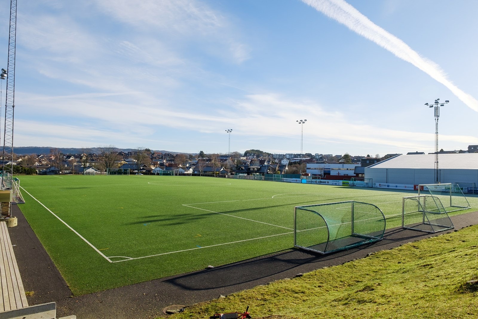 Boligene ligger en kort spasertur unna idrettsanlegget på Bryne Stadion. Galleribilde