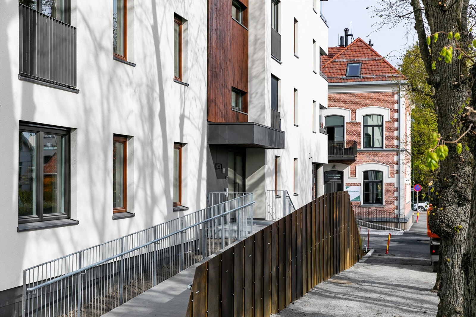 Skarmyrakvartalet er bestående av flere byggetrinn og en behagelig overgang mellom klassiske og moderne bygg Galleribilde