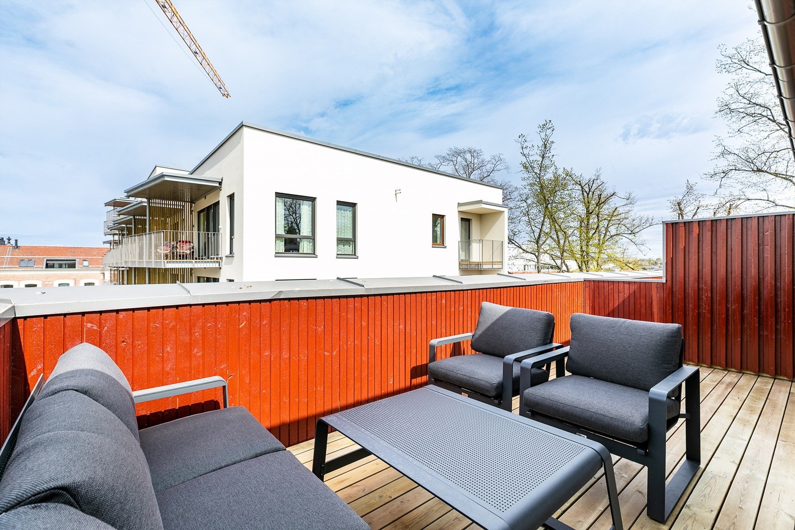 Alle leilighetene får store uteplasser i form av tak eller markterrasse Galleribilde