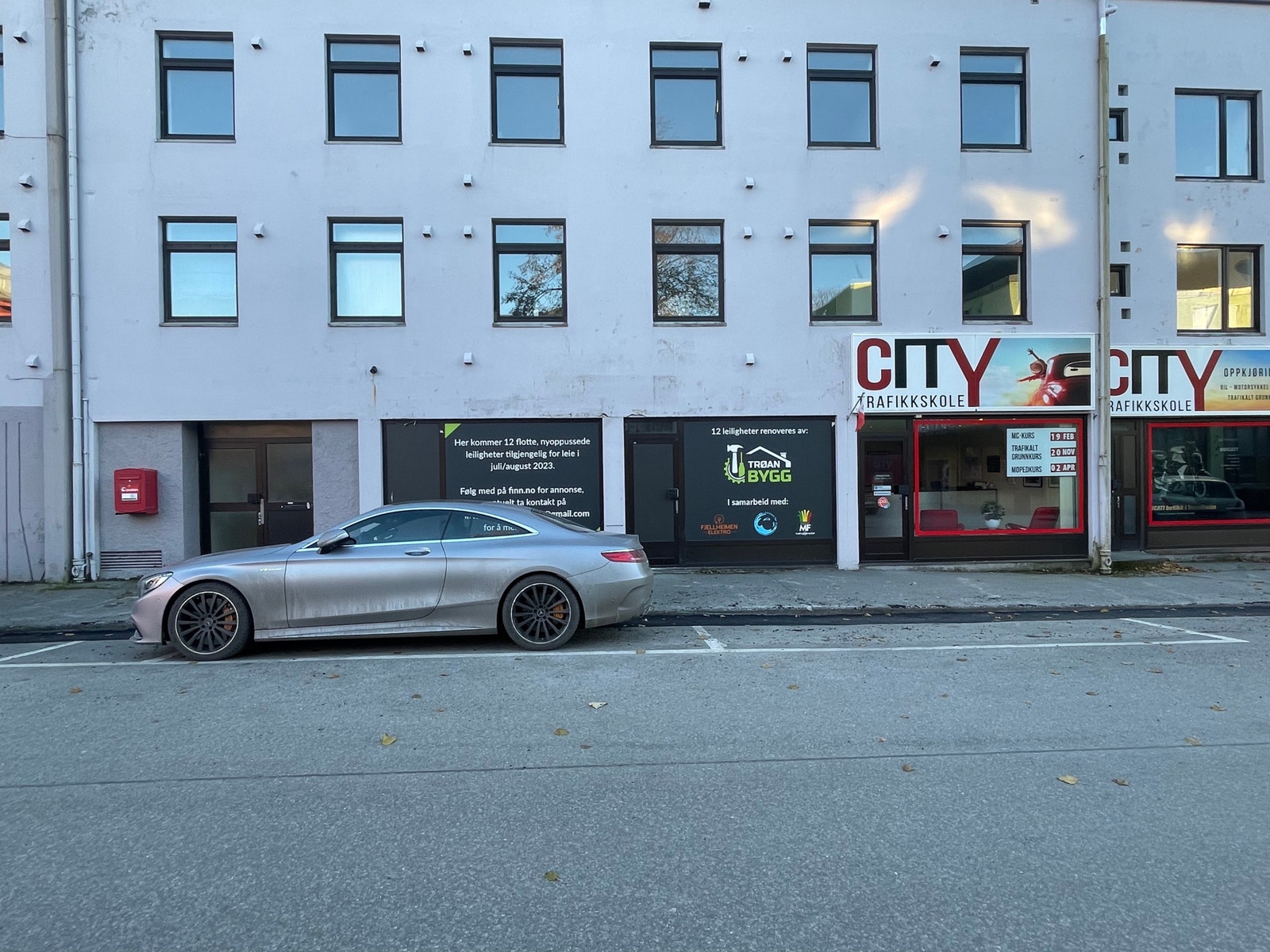 Byggets fasade sett fra Konsul Knudtzons gate Galleribilde