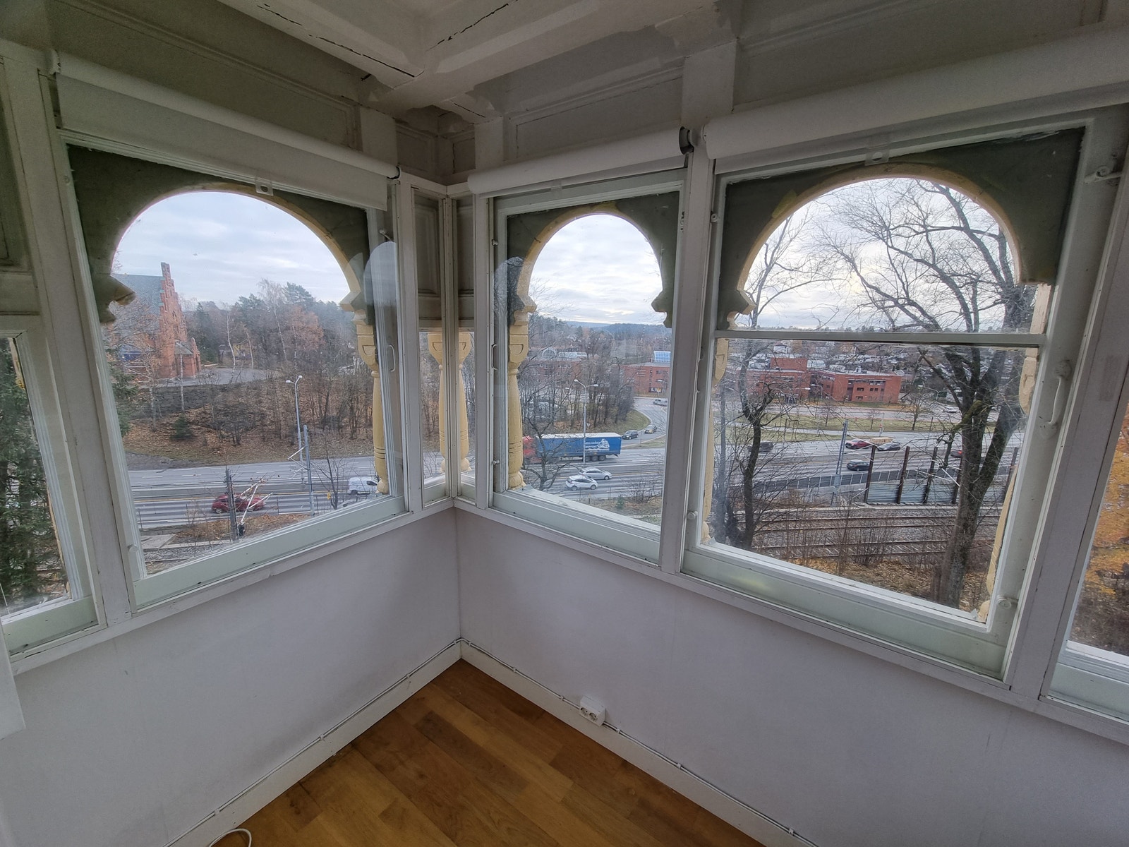 3 etg. Tårnet - Med utsikt til Høvik Kirke Galleribilde