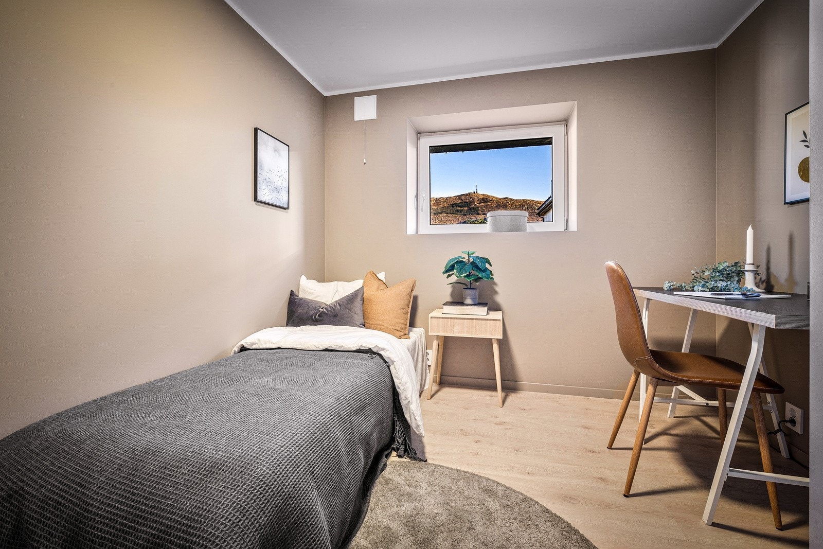 Soverom 4 - måler 6,4 kvm Galleribilde