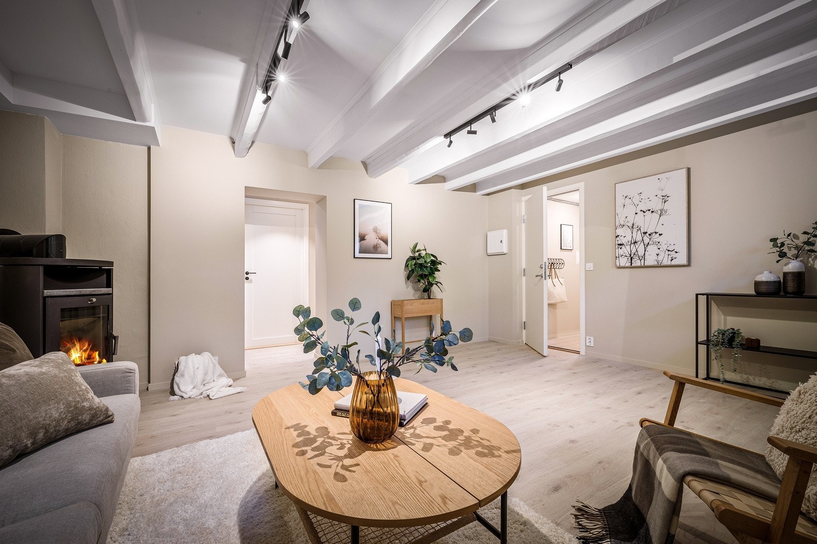 Kjellerstuen måler hele 21,5 kvm og er helt ny fra 2023, i likhet med resten av underetasjen. Galleribilde