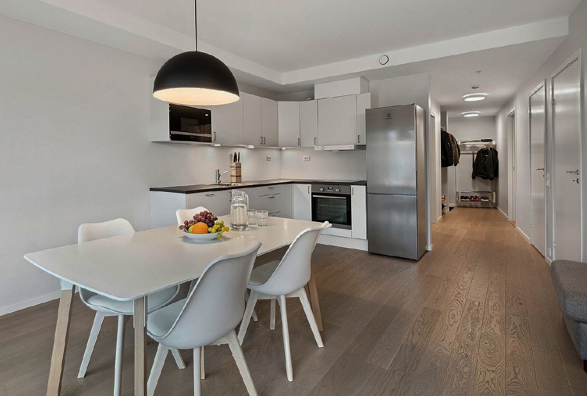 Kjøkkeninnredning fra HTH og integrerte hvitevarer fra Electrolux og Siemens Galleribilde