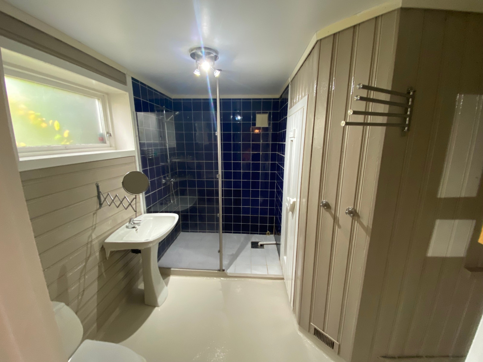 Badet ble malt i 2022 Galleribilde