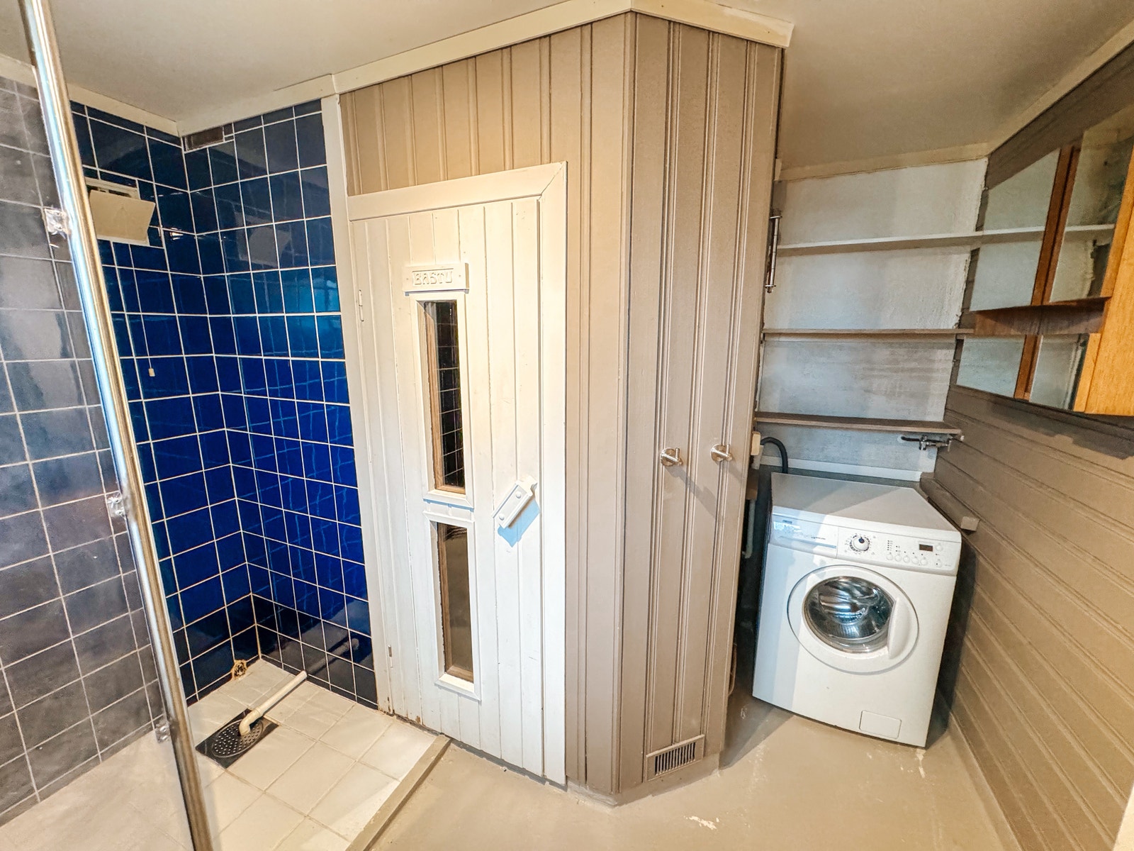 Badet ble malt i 2022 og vaskemaskin medfølger Galleribilde