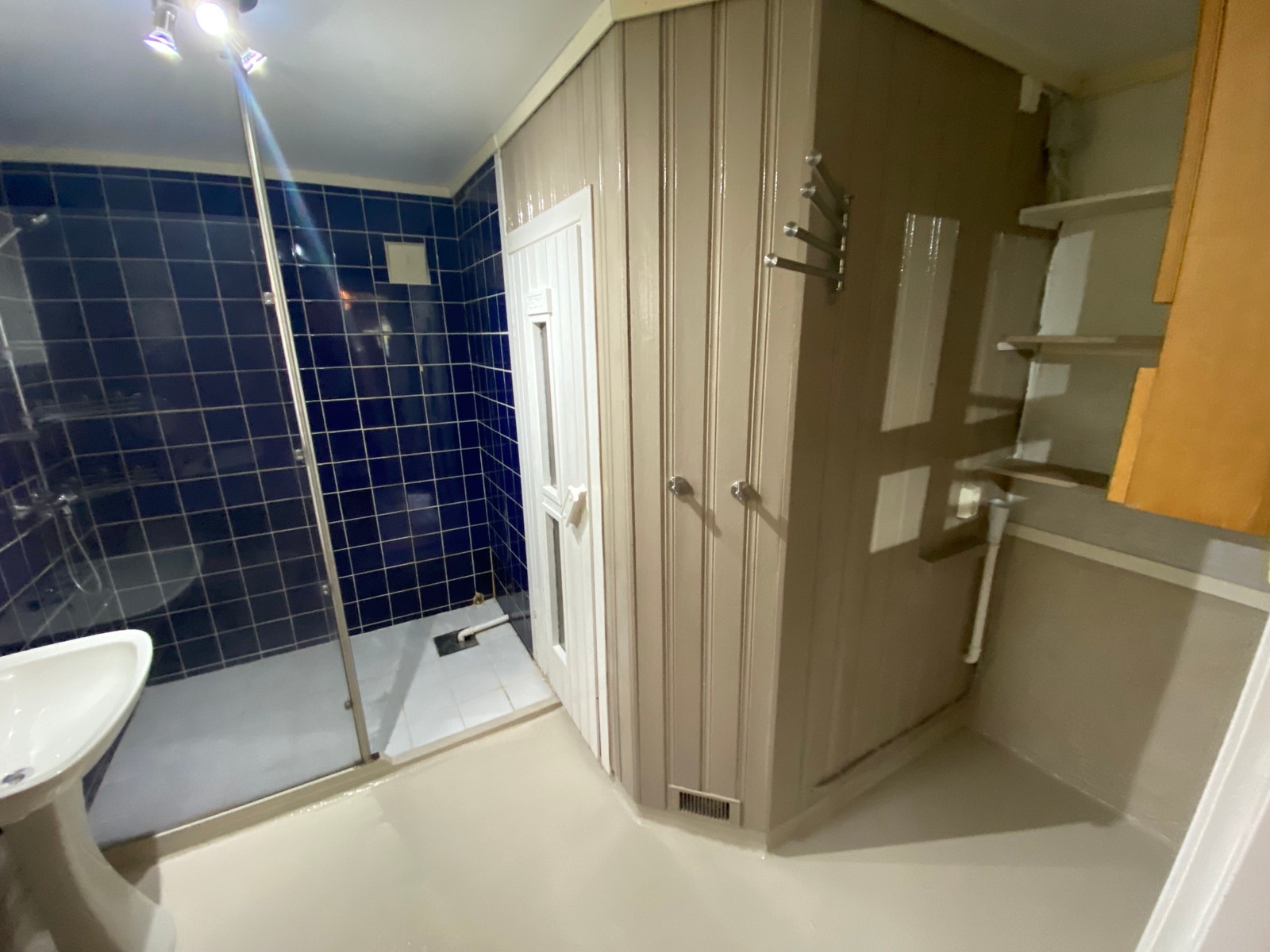 Badet ble malt i 2022 Galleribilde