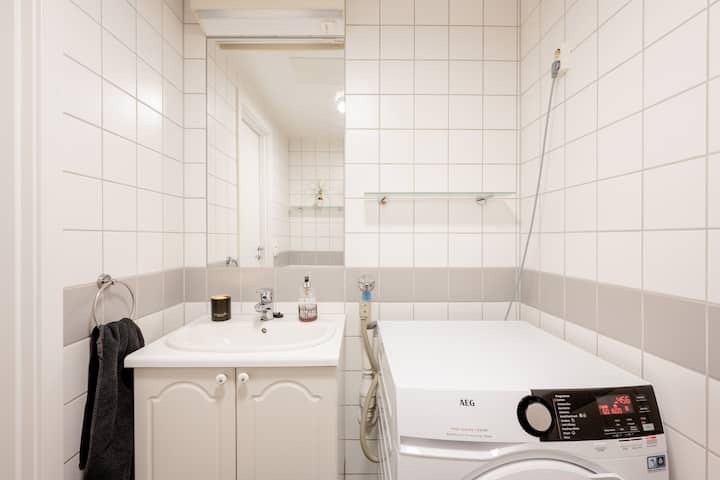 Bad med ny vaskemaskin Galleribilde