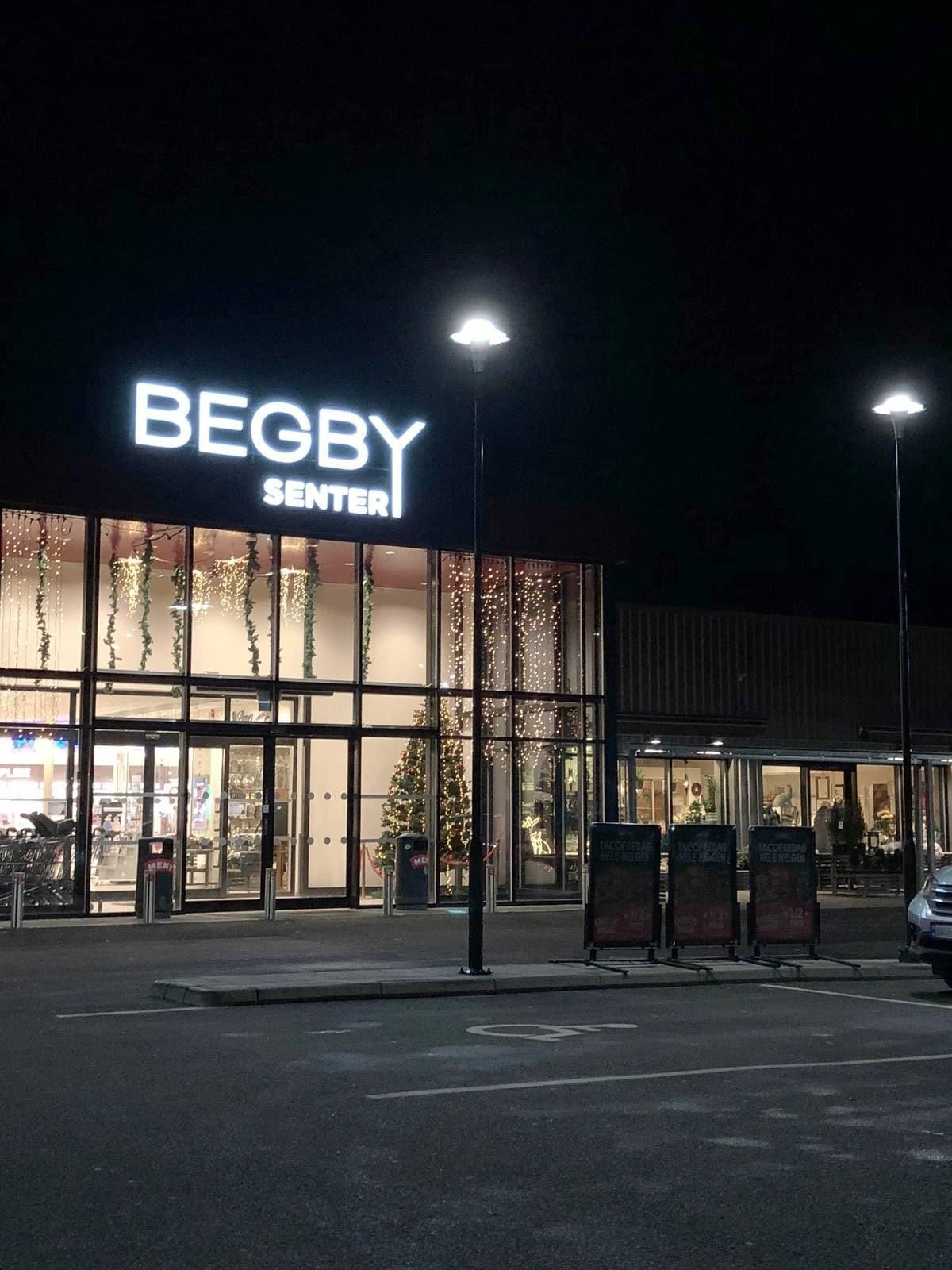 Meny, apotek, blomster, Nille som nærmeste nabo Galleribilde