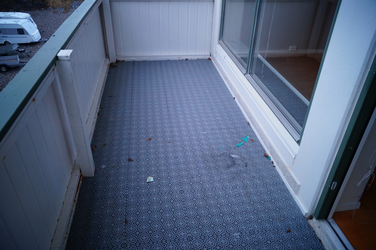 Balkong med plastfliser. Galleribilde