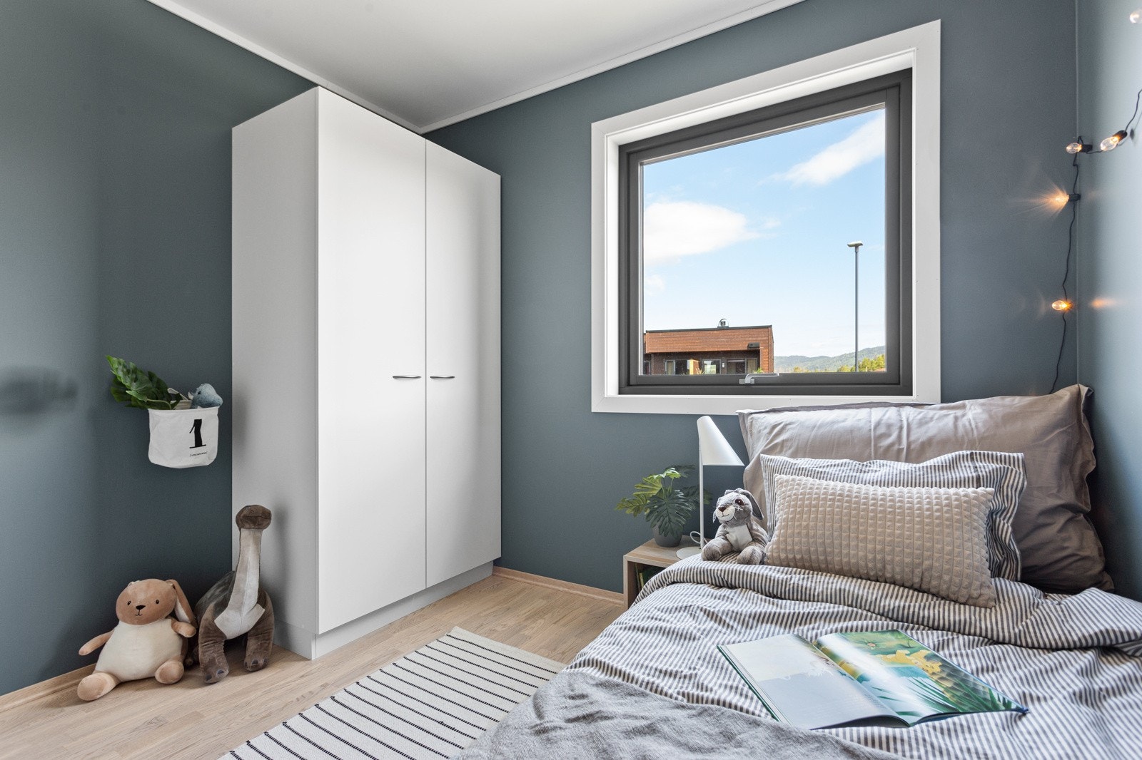 Boligen har 3 eller 4 soverom, alt ettersom om du ønsker å bruke det ene som loftsstue eller soverom Galleribilde