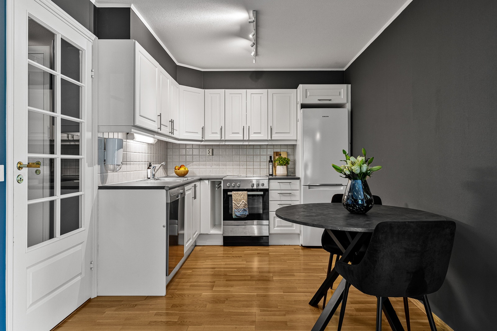 Komfyr og kjøleskap har blitt byttet ut Galleribilde