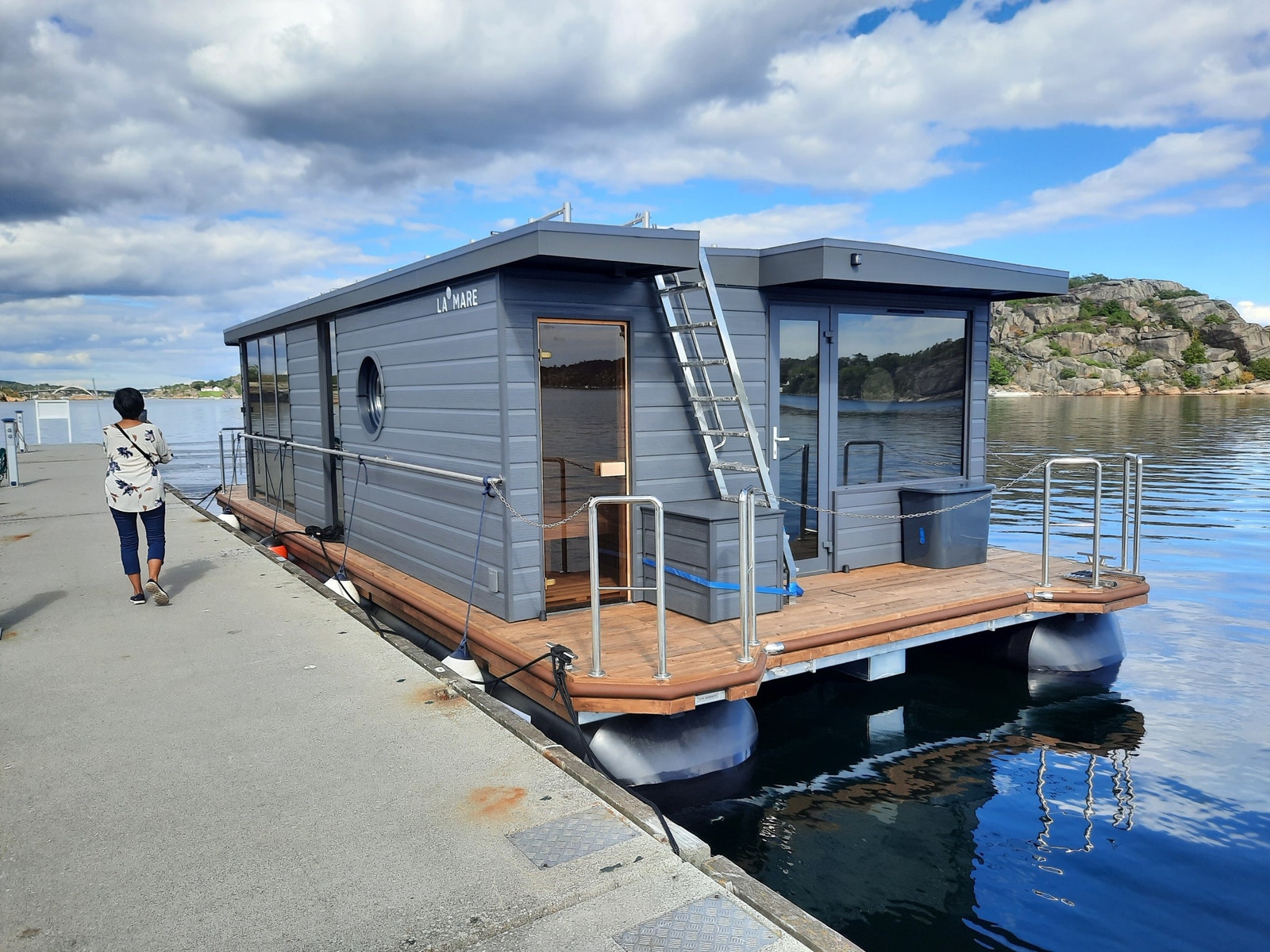 Husbåten da den lå på Tjøme, før vi fikk montert takterrassen. Galleribilde