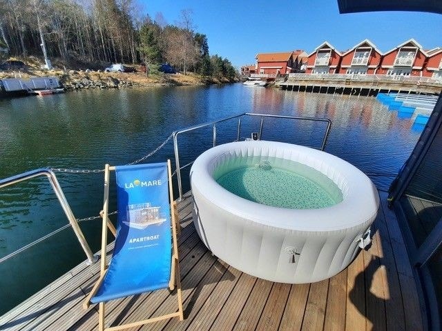 Boblebad på fordekket, her fra Strømstad ved Spahotellet. Galleribilde