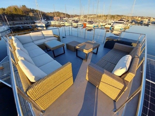 Takterrassen er som en lounge. Den er nå pakket ned for vinteren, under presendinger. Galleribilde