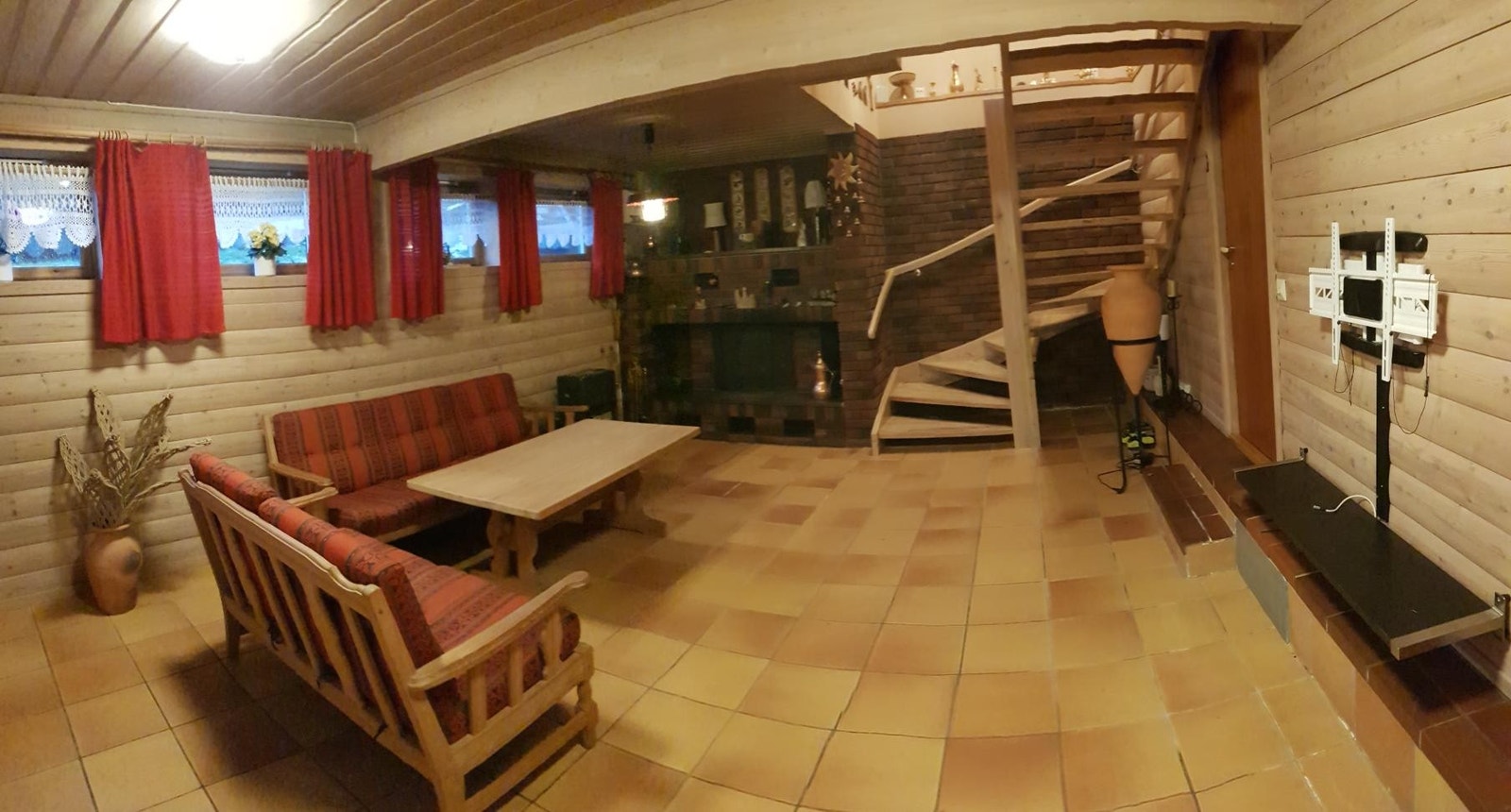 Kjellerstue, inngangsparti Galleribilde
